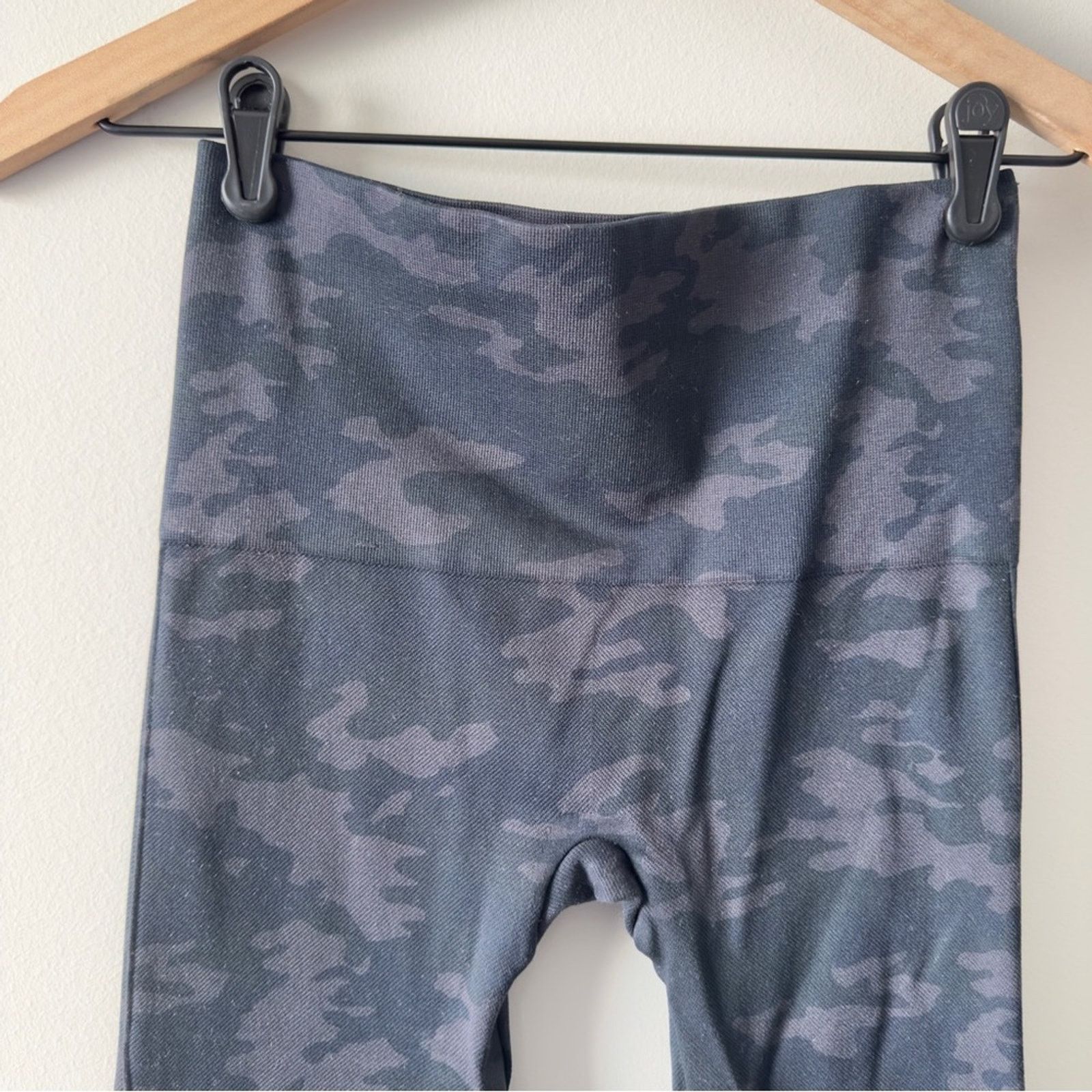 Spanx Spanx Seamless Camo High-Waisted Leggings Gray Ankle Casual Size 29" - 6 Thumbnail