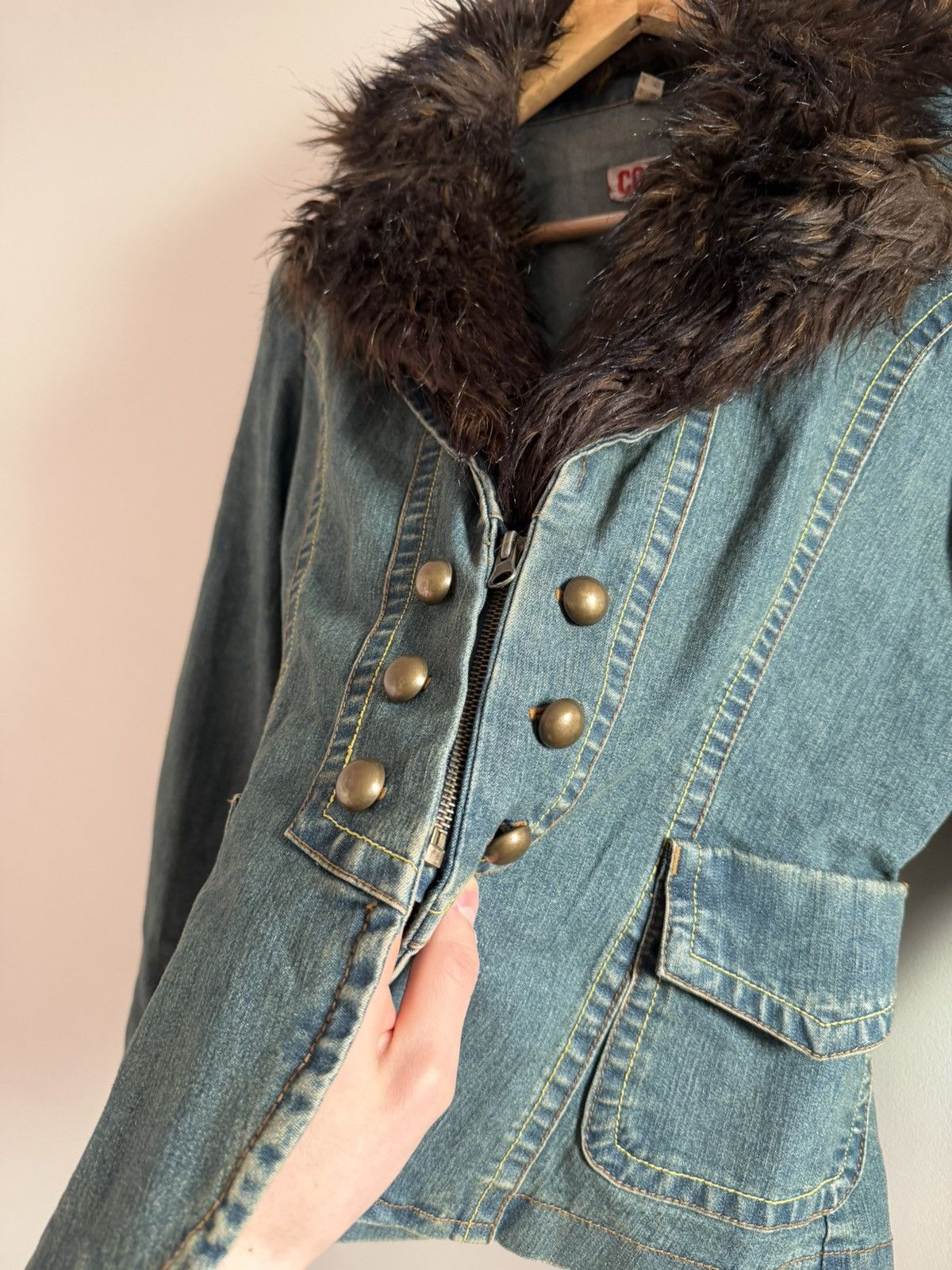 Vintage Denim Jacket with Detachable Faux Fur Collar Size S / US 4 / IT 40 - 4 Thumbnail