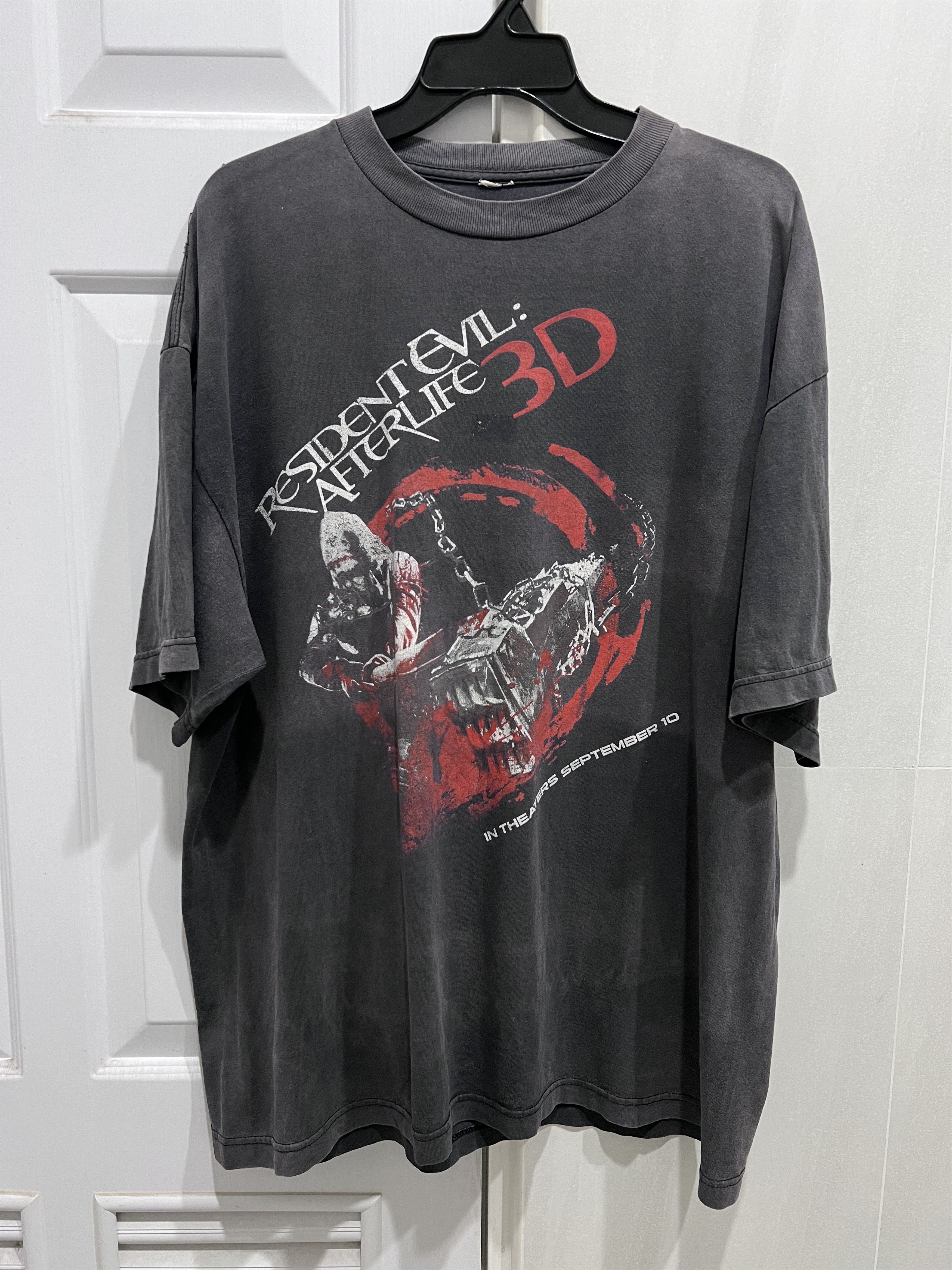 Expert Horror Vintage Y2K Resident Evil Afterlife 3D Tee Faded Thrashed Size US XL / EU 56 / 4 - 2 Thumbnail