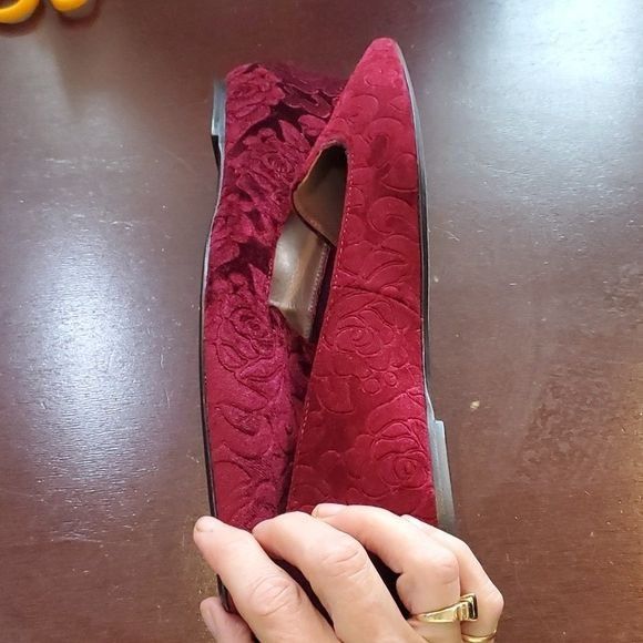 Anthropologie Anthropologie Marroon Velvet Design Slipon Sz 9 Loafers Shoe Size US 9 / IT 39 - 3 Thumbnail