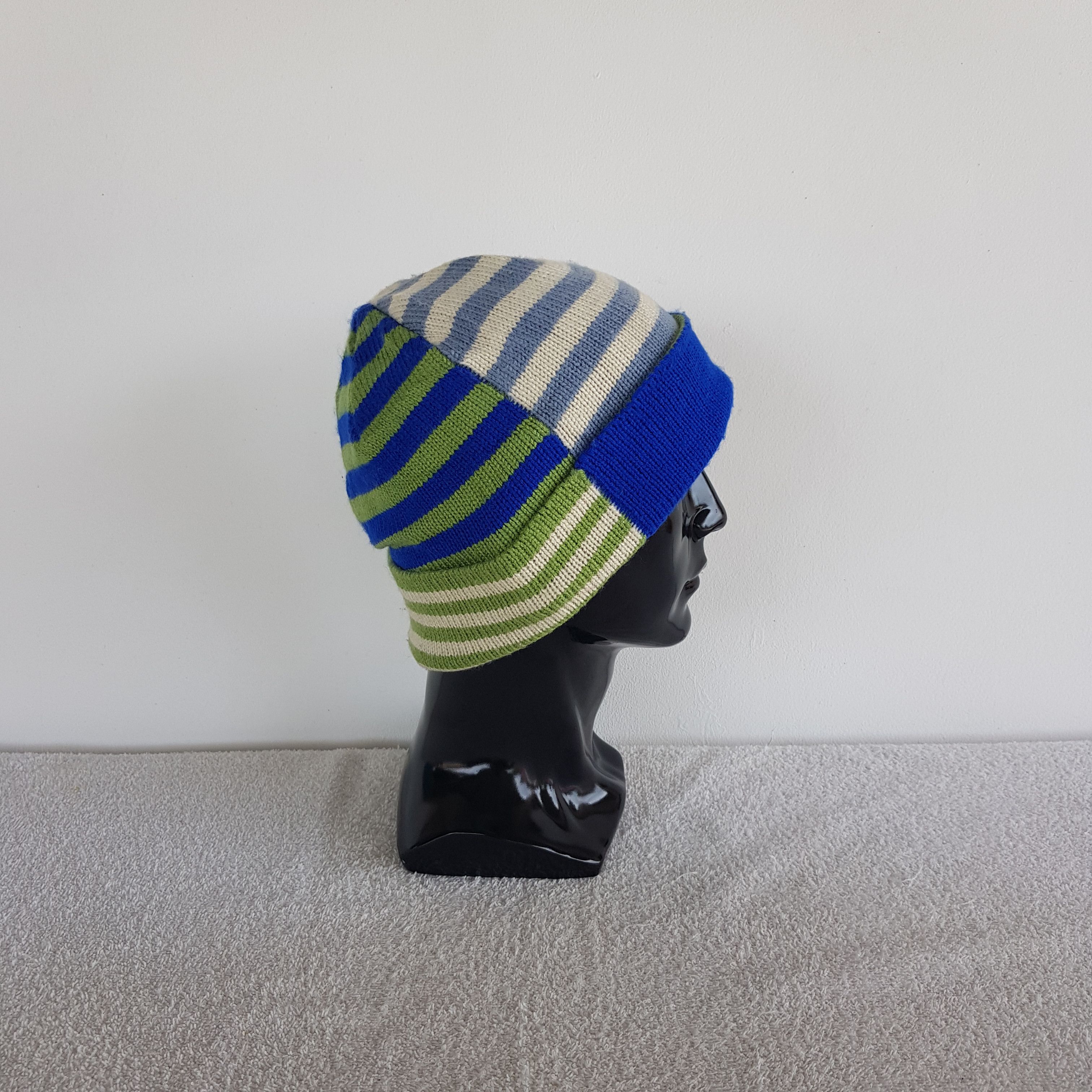 Aran Isles Knitwear Vintage Y2K Mickey Mouse Beanie Ribbed Cartoon Knit Caps Hat Size ONE SIZE - 3 Thumbnail