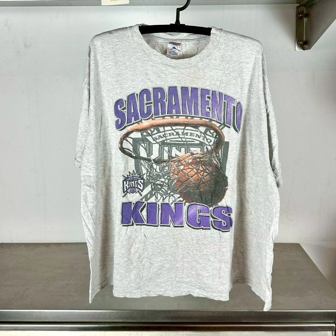 Vintage ​​​​​Vintage 90s Sacramento Kings Basketball NBA T-shirt Size US XXL / EU 58 / 5 - 1 Thumbnail