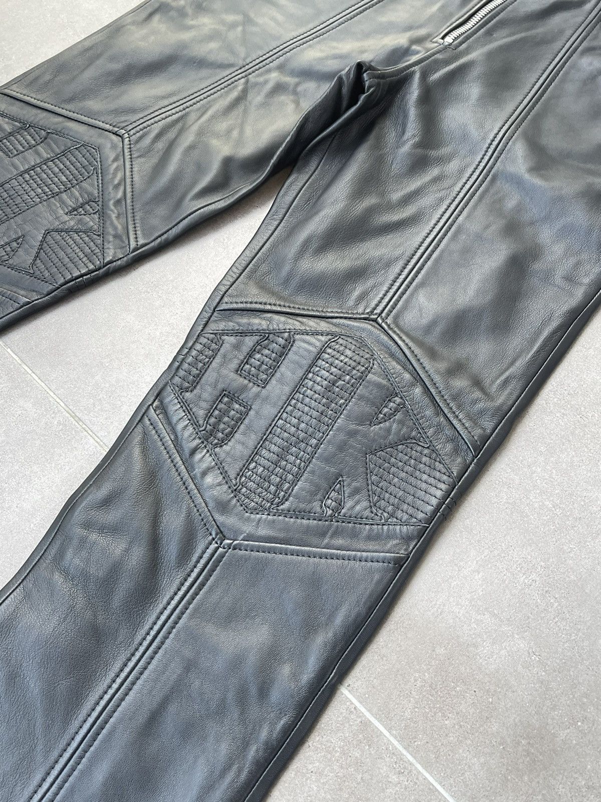 Han Kjobenhavn SS23 !DSWT! Han Kjobenhavn "HK" Knee Logo Leather Pants Size US 32 / EU 48 - 13 Thumbnail