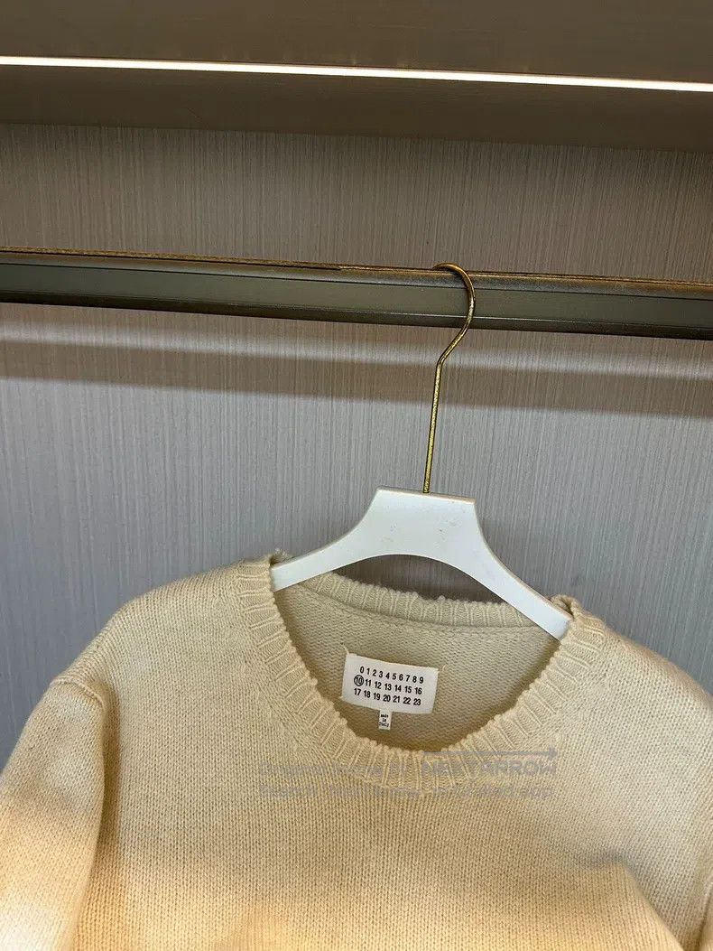 Maison Margiela Maison Margiela Woollen loose and soft design pullover swe Size US M / EU 48-50 / 2 - 4 Thumbnail