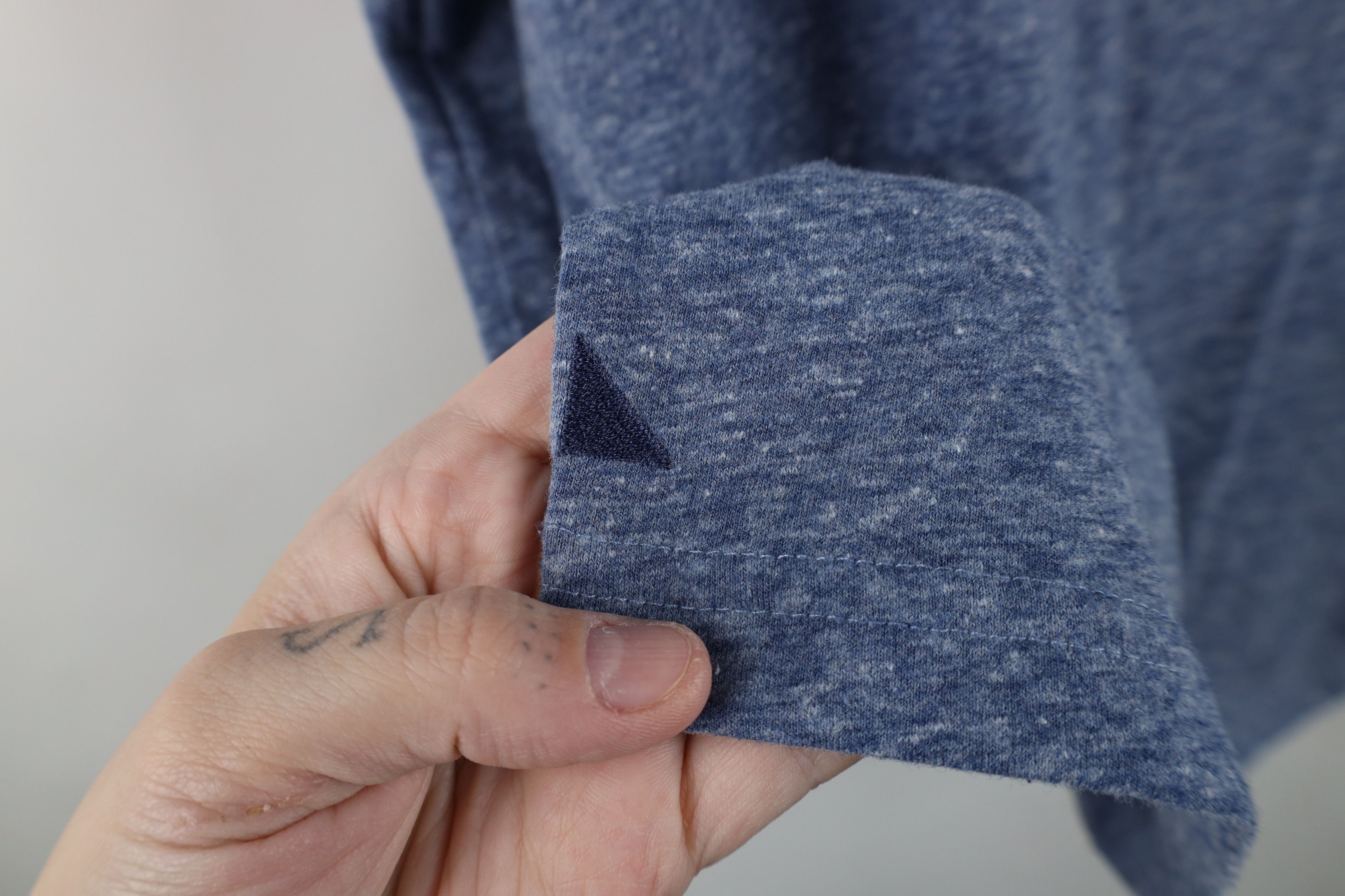 UNTUCKit Untuckit Knit Short Sleeve V-Neck T-Shirt Heather Blue Size US L / EU 52-54 / 3 - 4 Thumbnail