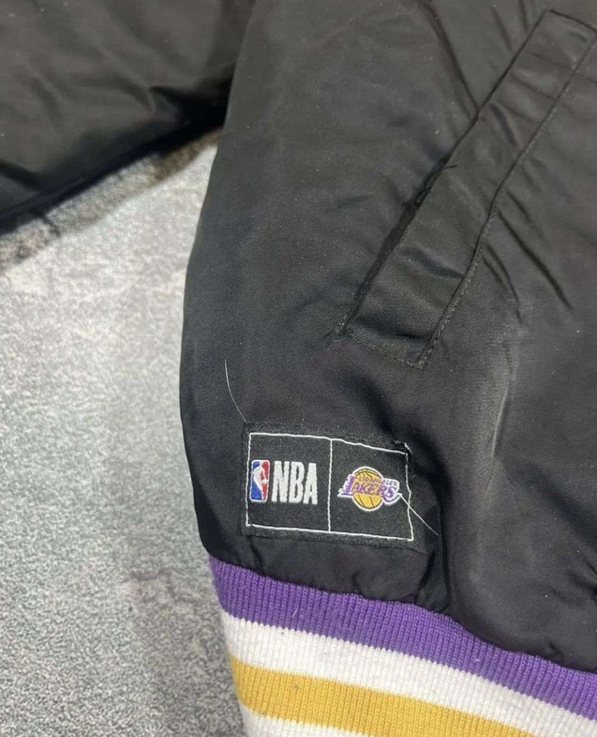 NBA × Vintage NBA Lakers LeBron James #23 Bomber Jacket Size US S / EU 44-46 / 1 - 4 Thumbnail