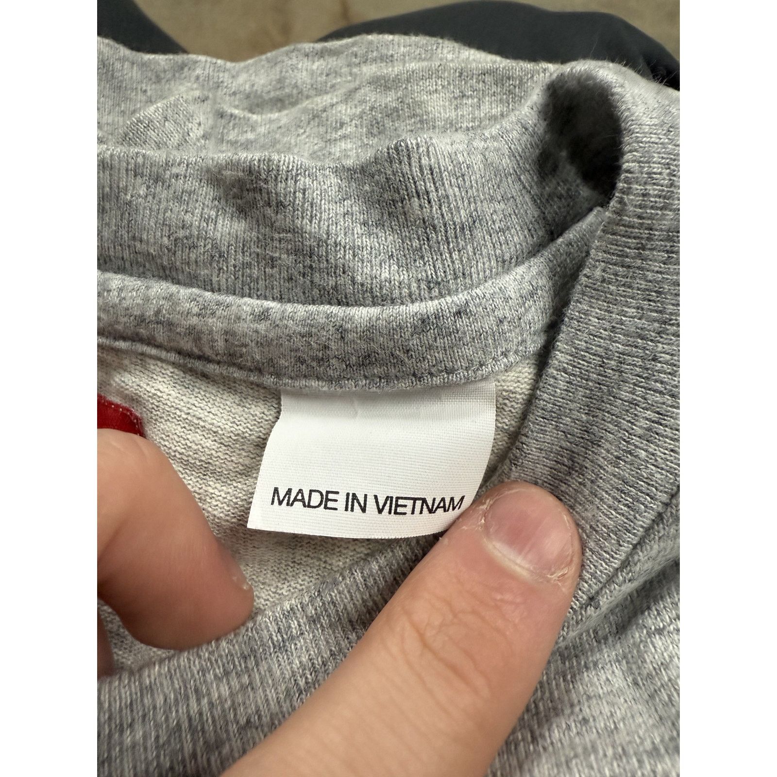Supreme Supreme Pocket Logo Tee Grey Used XXL Size US XXL / EU 58 / 5 - 3 Thumbnail