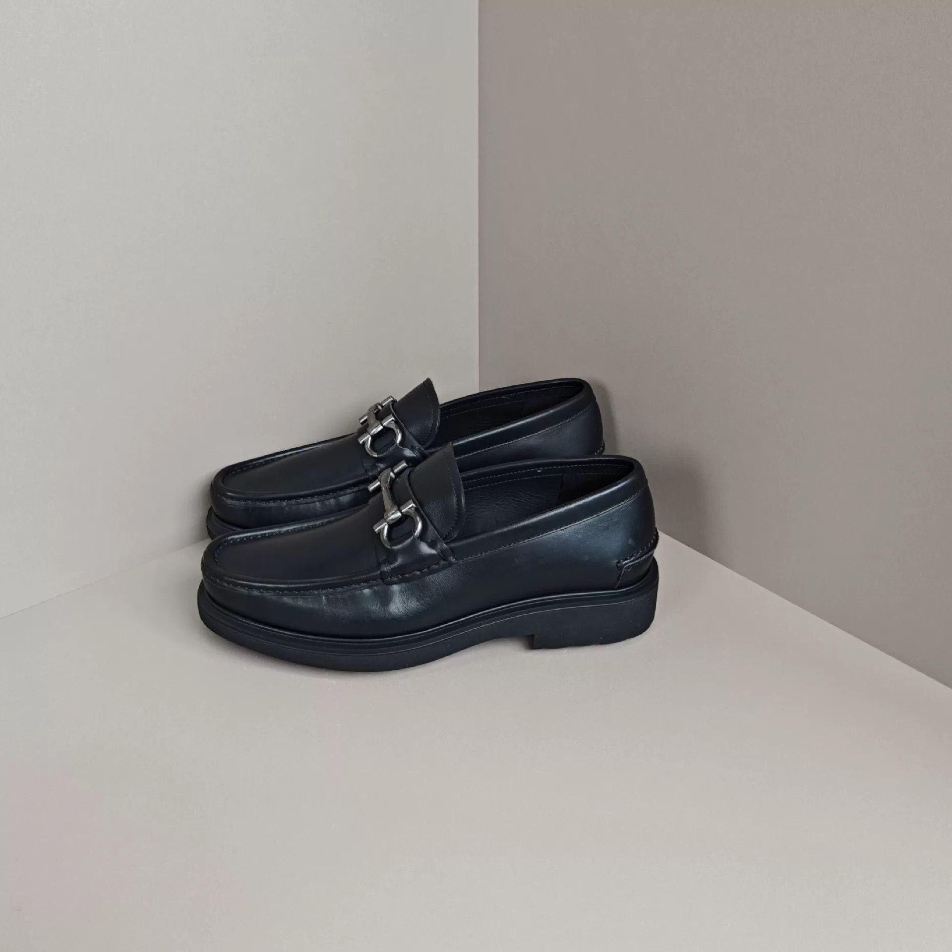 Salvatore Ferragamo Salvatore Ferragamo Lowtop Sneakers us_9 Women Size US 9 / IT 39 - 1 Thumbnail