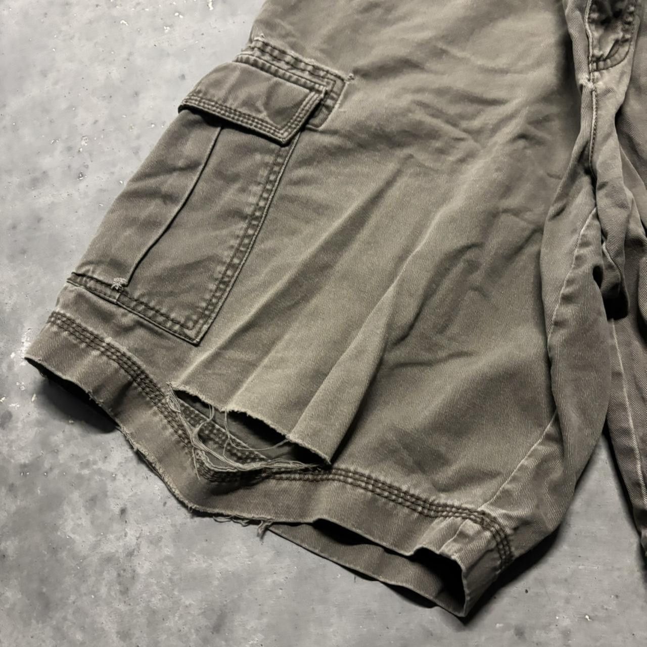 Japanese Brand × Vintage Crazy Vintage Y2K/2000s Baggy Khaki Earth Tone Distressed Skater Cargo Shorts! Size US 38 / EU 54 - 3 Thumbnail