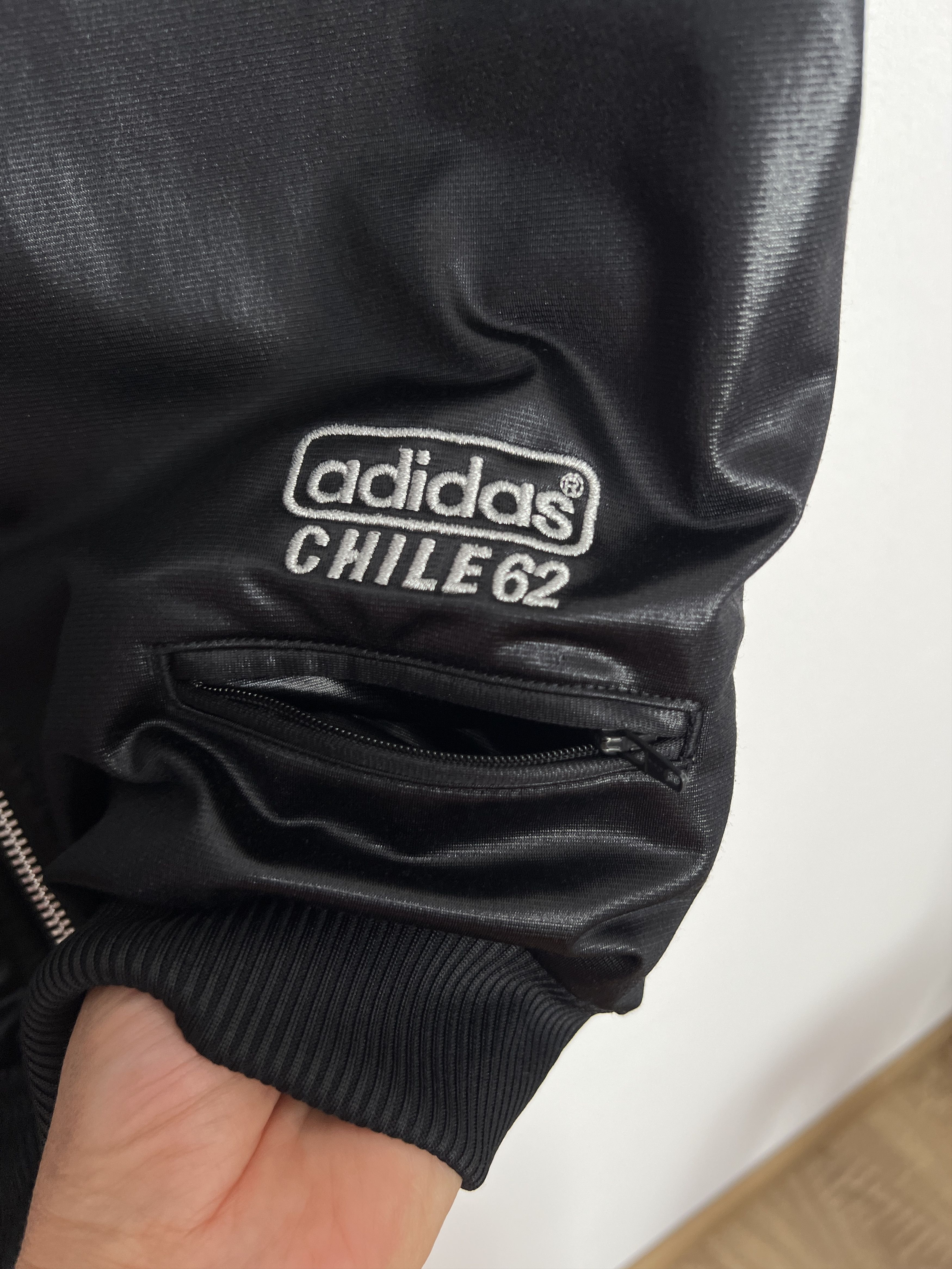 Adidas Vintage Adidas Originals Chile 62 Jacket Black Track Top Size US M / EU 48-50 / 2 - 4 Thumbnail