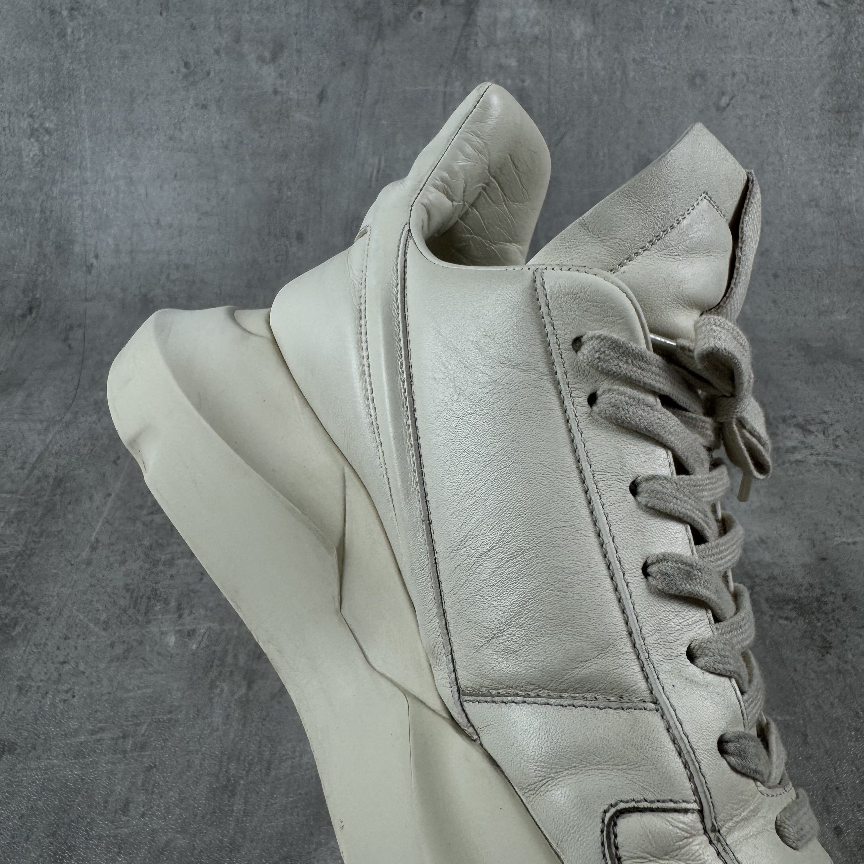 Rick Owens RICK OWENS Geth Runner Sneakers in White Size EU42 Size US 9 / EU 42 - 9 Thumbnail