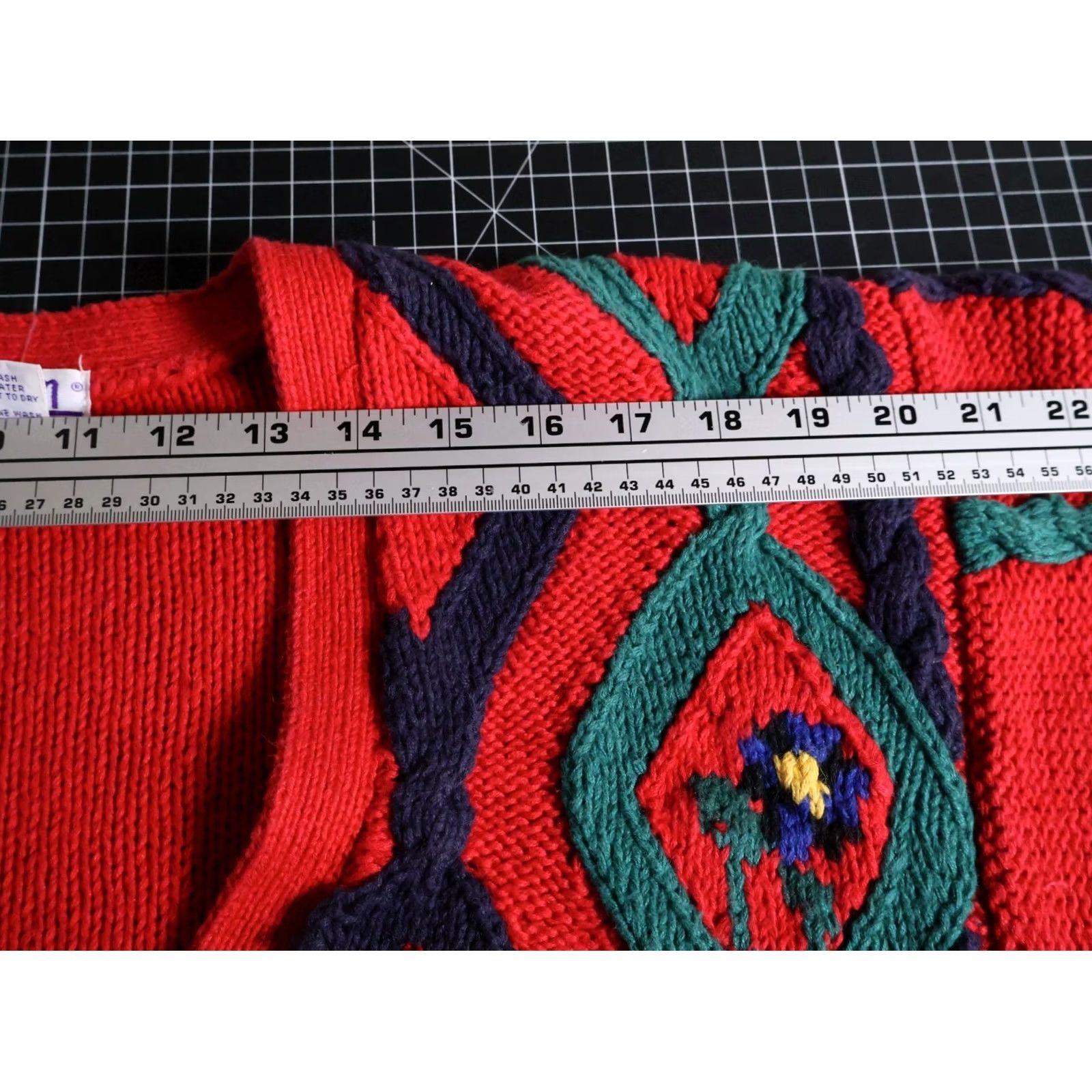Vintage VINTAGE 90s Floral Cardigan Women's Small Red Chunky Knit Sweater JL Plum Crew Neck Long Sleeve Embroidered Size S / US 4 / IT 40 - 7 Thumbnail
