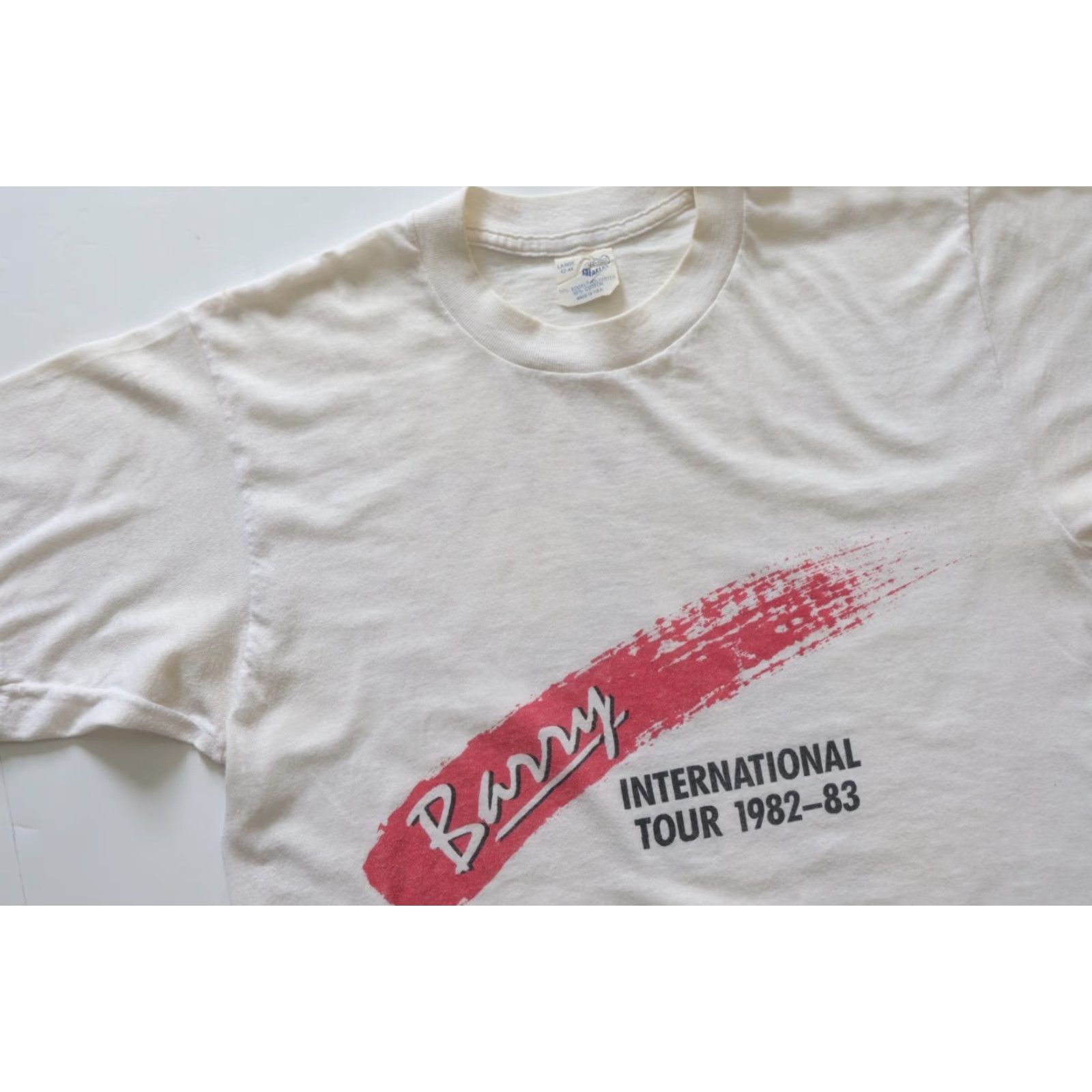 Vintage VINTAGE BARRY MANILOW 80s INTERNATIONAL TOUR MUSIC USA MADE GRAPHIC T SHIRT Men SZ L Size US L / EU 52-54 / 3 - 5 Thumbnail