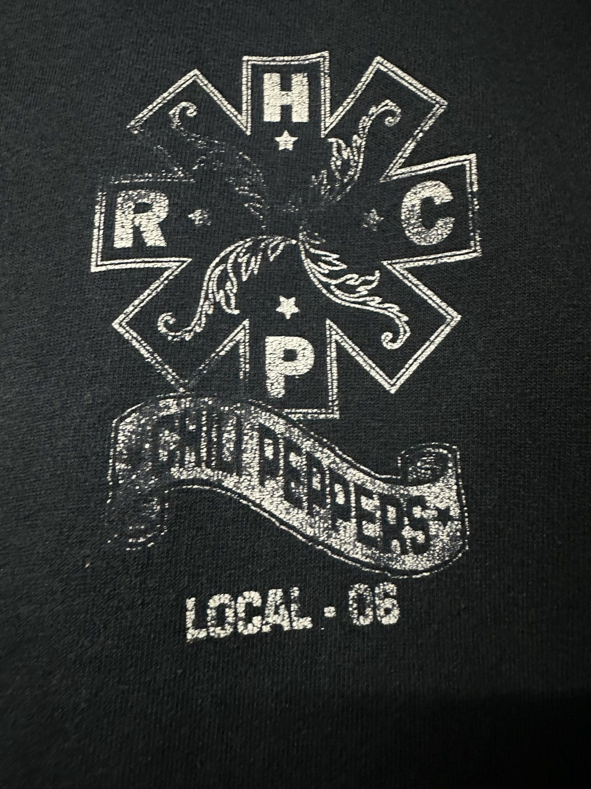 Band Tees Thrashed Red Hot Chilli Pepper Local Crew Sun Faded Grunge T Size US XL / EU 56 / 4 - 3 Thumbnail