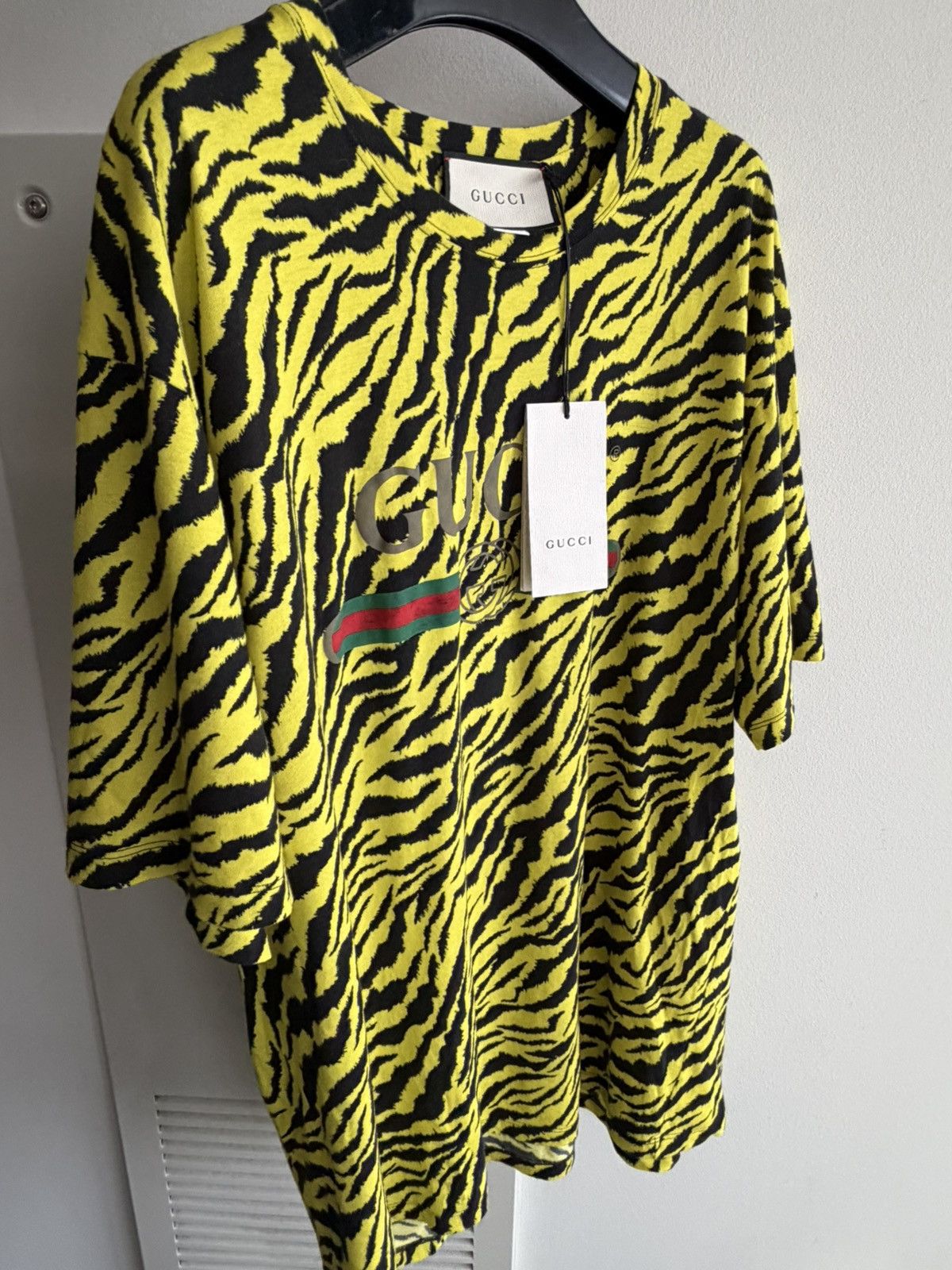 Gucci Super Runway Leopard Zebra Gucci Logo Tee Tshirt Size US L / EU 52-54 / 3 - 11 Thumbnail