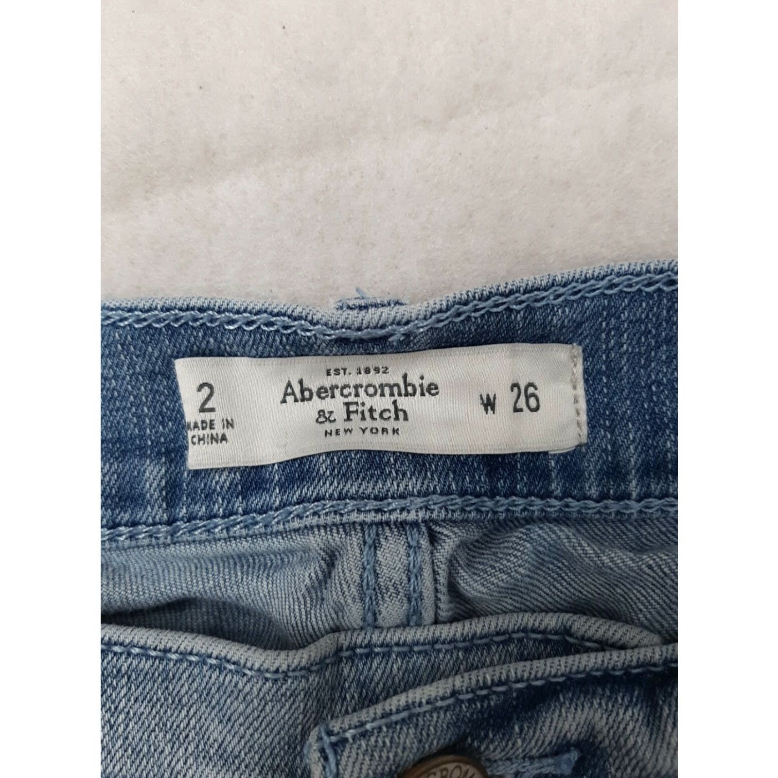 Abercrombie & Fitch VINTAGE Abercrombie & Fitch Denim Shorts Medium Wash Blue Cuffed Womens 2 W26 Low Rise Shorts Girls? Size 26" / US 2 / IT 38 - 2 Thumbnail