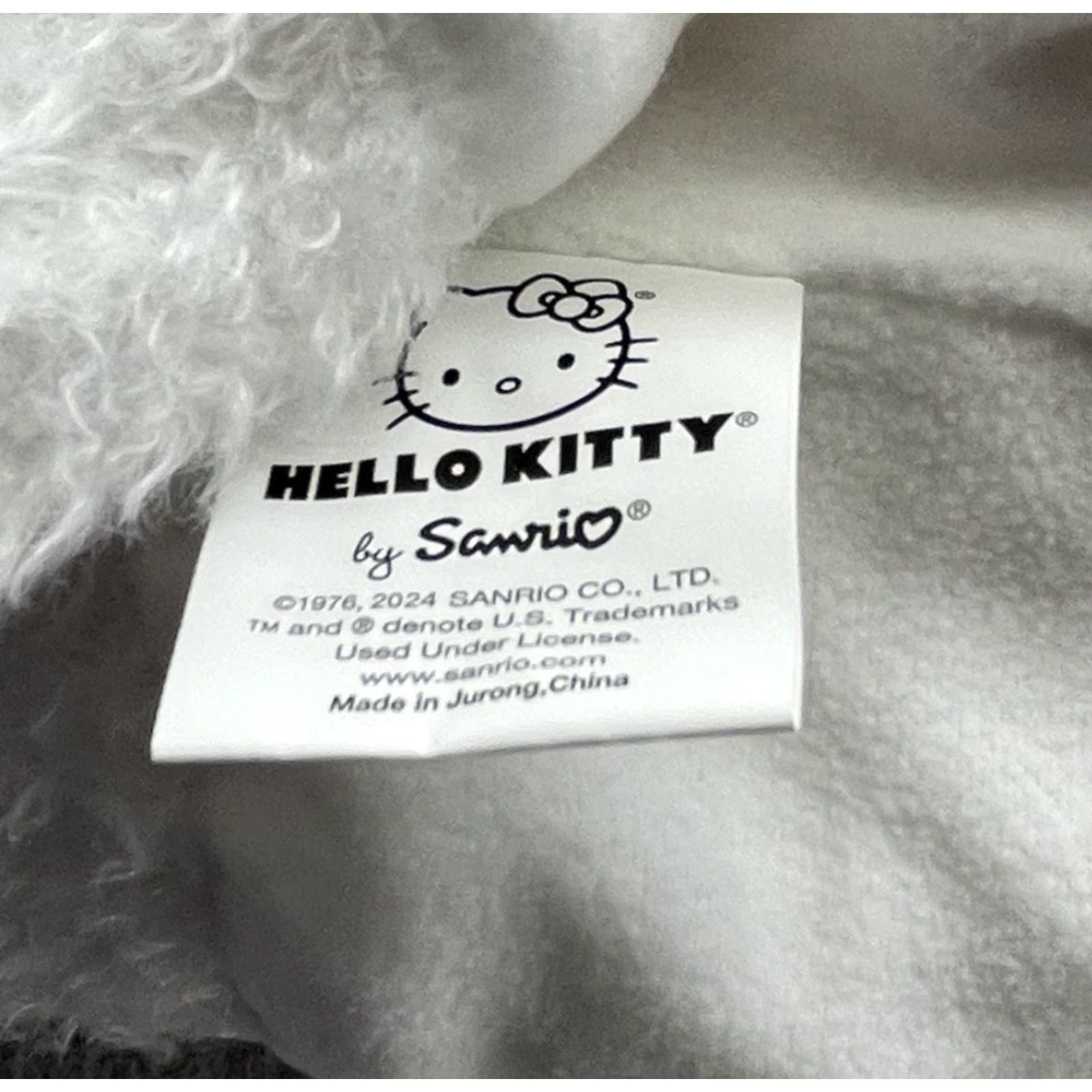 Vintage NWT Hello Kitty Beanie Adult OSFM Big Kid Teenager Fuzzy Soft Winter Hat Cute Size ONE SIZE - 6 Thumbnail