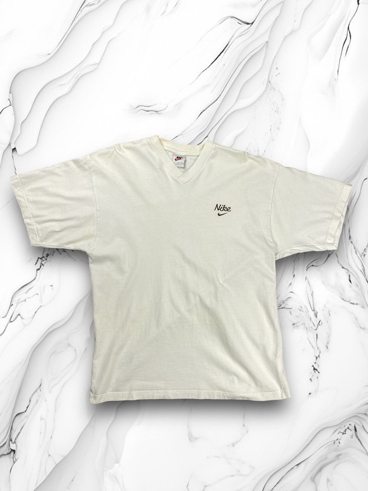 Nike × Vintage Vintage Nike Logo Minimal Swoosh Tee Size L Size US L / EU 52-54 / 3 - 1 Thumbnail
