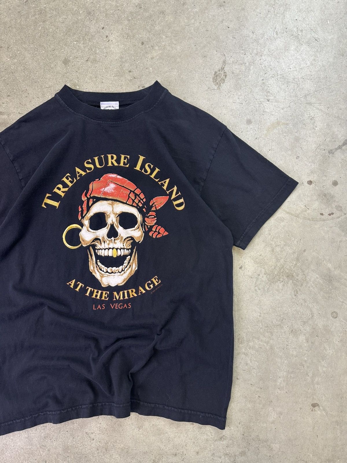 Vintage vintage treasure island las vegas 90s skull graphic tee Size US M / EU 48-50 / 2 - 2 Thumbnail