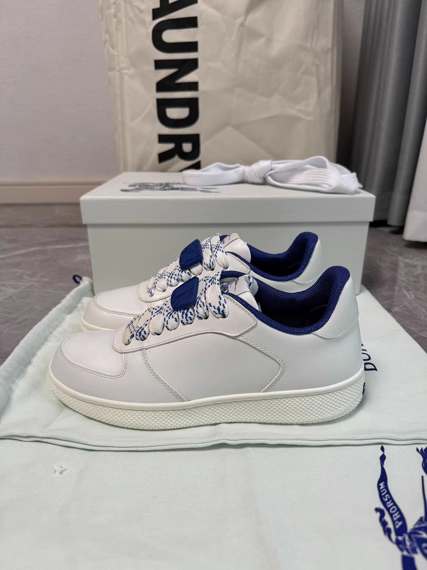 Burberry Burberry Classic White Leather Low-Top Sneakers K6 Size US 6 / IT 36 - 1 Thumbnail