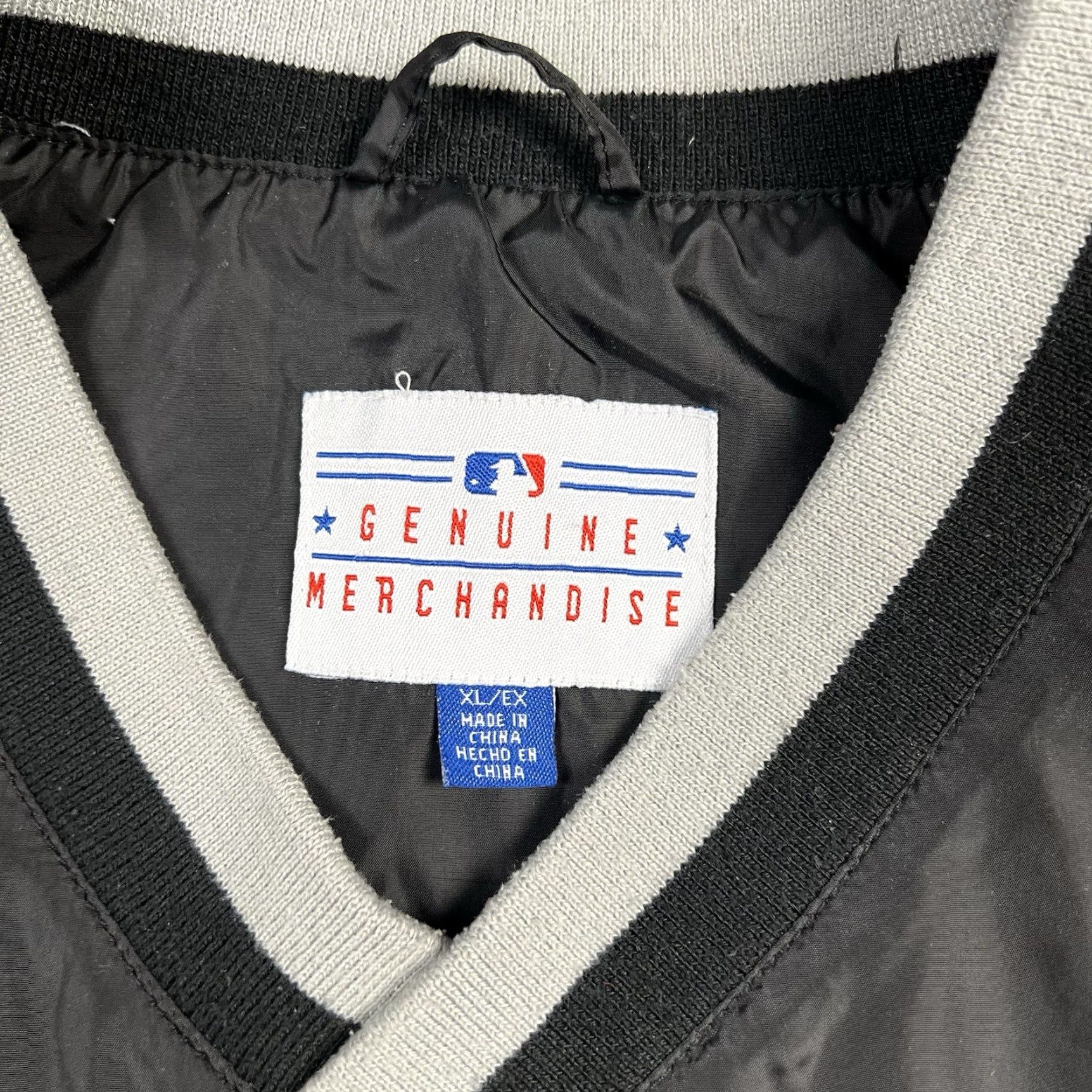 Vintage VINTAGE White Sox Windbreaker Jacket XL Embroidered Logo Baseball Sports Pockets Mens Size US XL / EU 56 / 4 - 2 Thumbnail