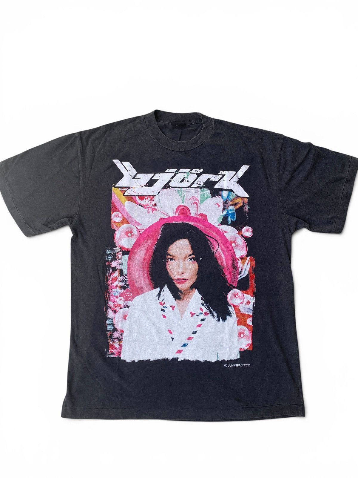 Japanese Brand Bootleg Bjork Post Album Singer Tee Size US XL / EU 56 / 4 - 1 Thumbnail