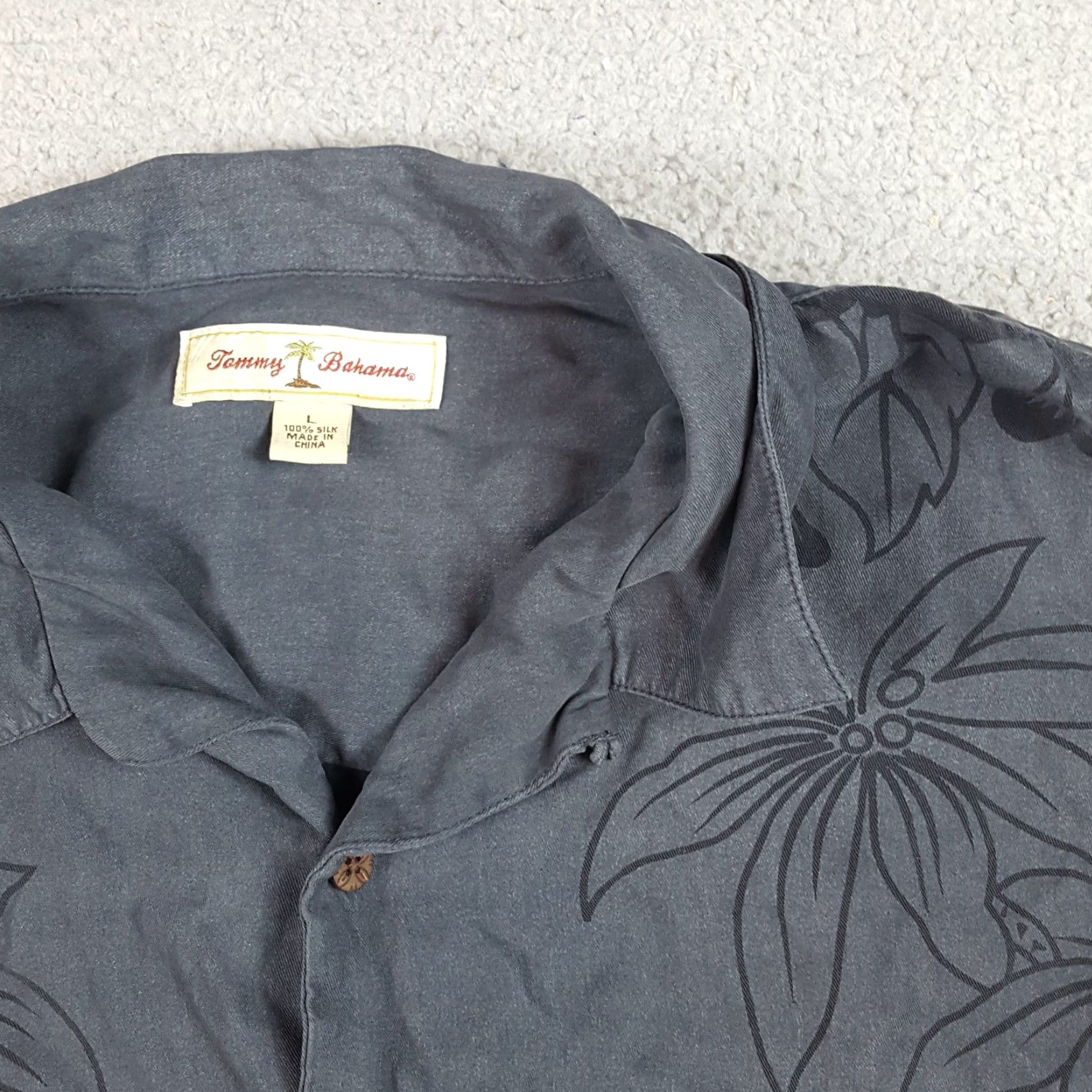 Tommy Bahama VINTAGE Tommy Bahama Floral Camp Shirt L Gray Button-Up Loop Collar Hawaiian Mens Size US L / EU 52-54 / 3 - 5 Thumbnail