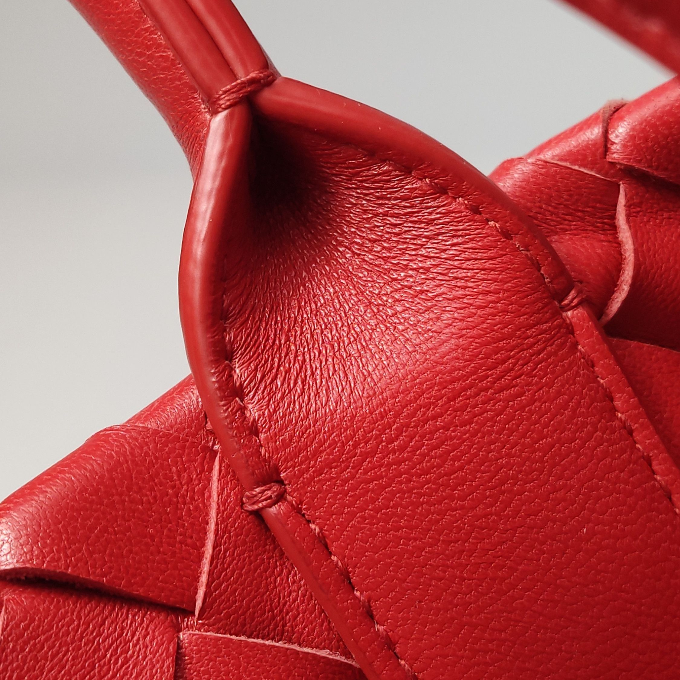 Bottega Veneta Bottega Veneta Red Intrecciato Shoulder Bag. Size ONE SIZE - 9 Thumbnail