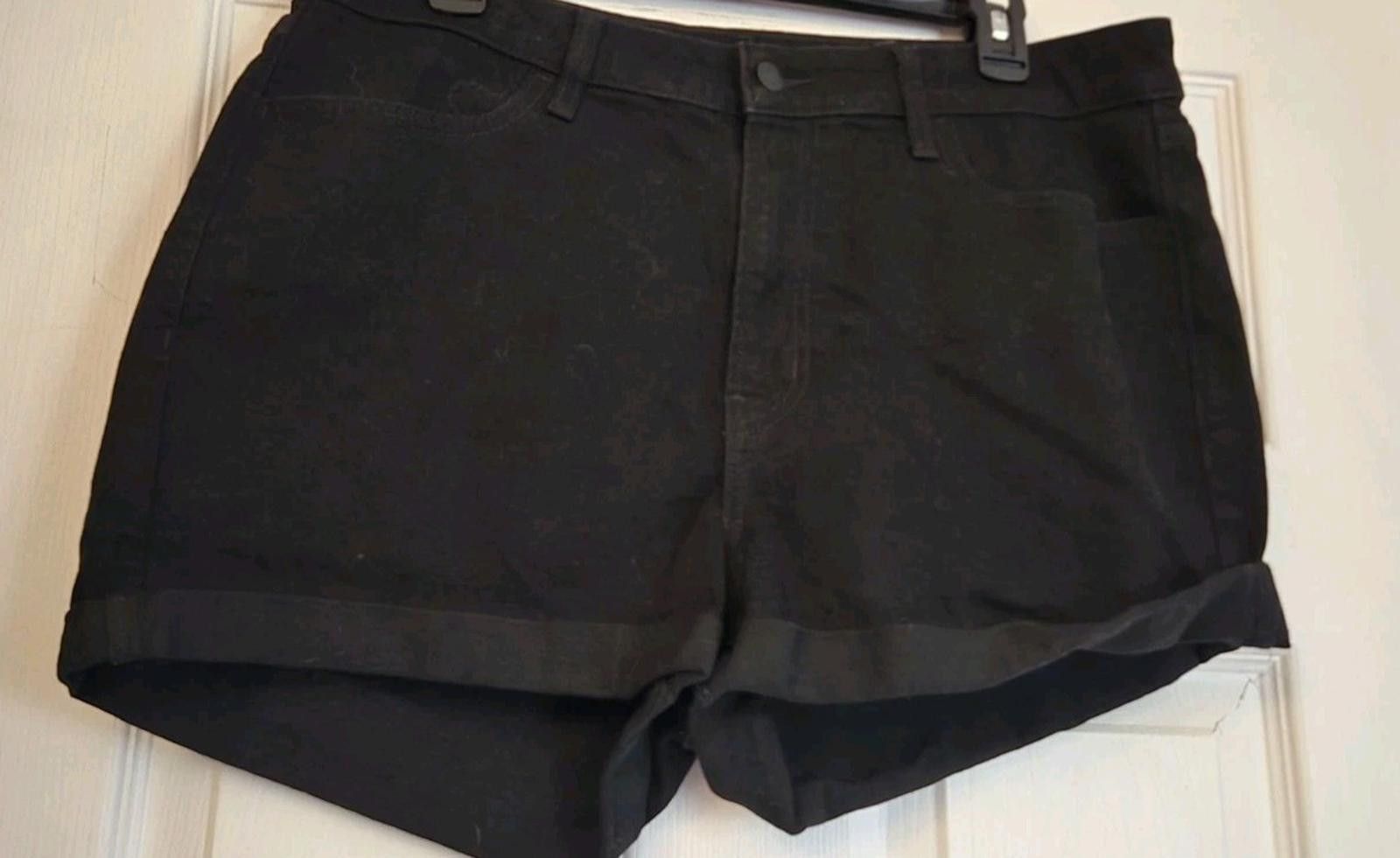 Old Navy Old Navy Womens High Rise Wow HR Short Black Jack Jean Short Size 36" / US 14 / IT 50 - 3 Thumbnail