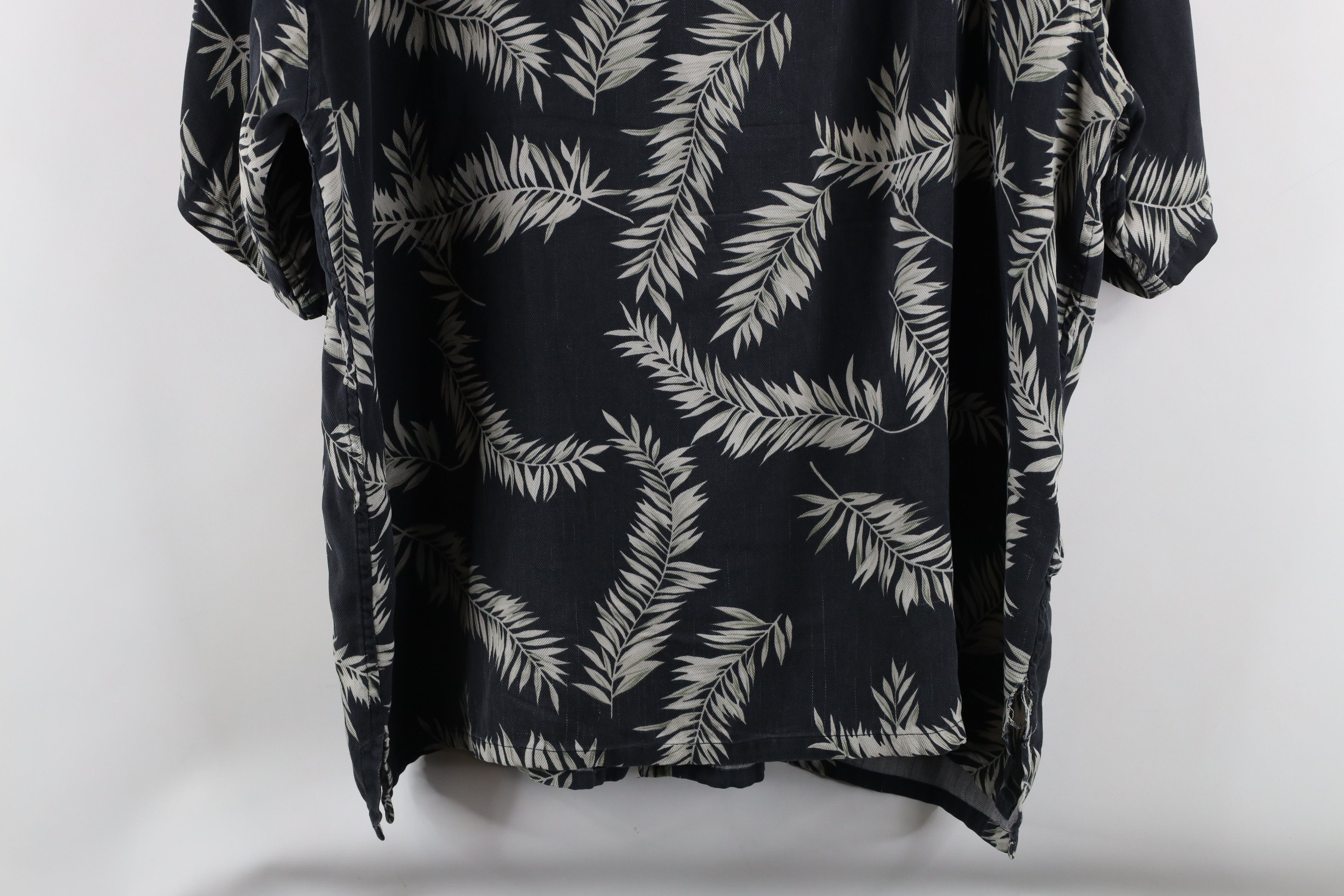 Vintage Vintage 90s Streetwear Palm Leaf Looped Collar Button Shirt Size US XL / EU 56 / 4 - 11 Thumbnail