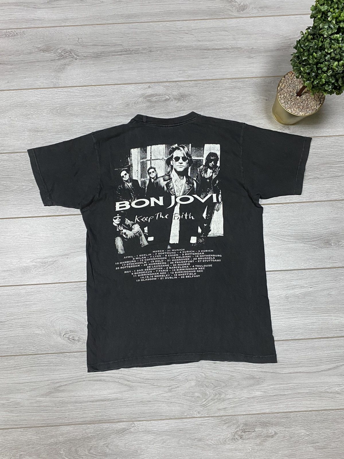 Bon Jovi Vintage Bon Jovi “Keep The Faith” Graphic T-shirt Size US L / EU 52-54 / 3 - 2 Thumbnail