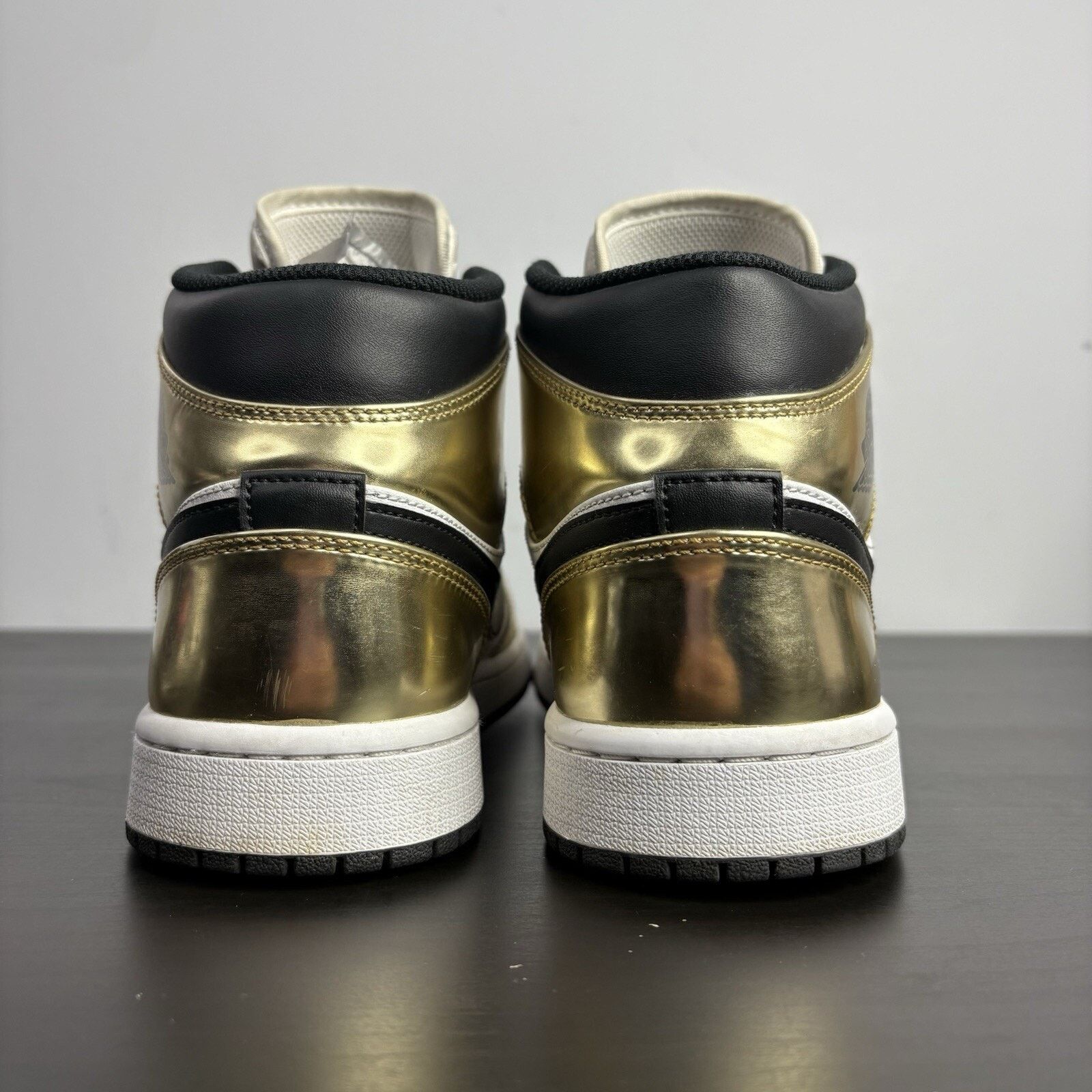 Nike Size 9.5 - Jordan 1 Mid SE Metallic Gold 2020 Size US 9.5 / EU 42-43 - 4 Thumbnail