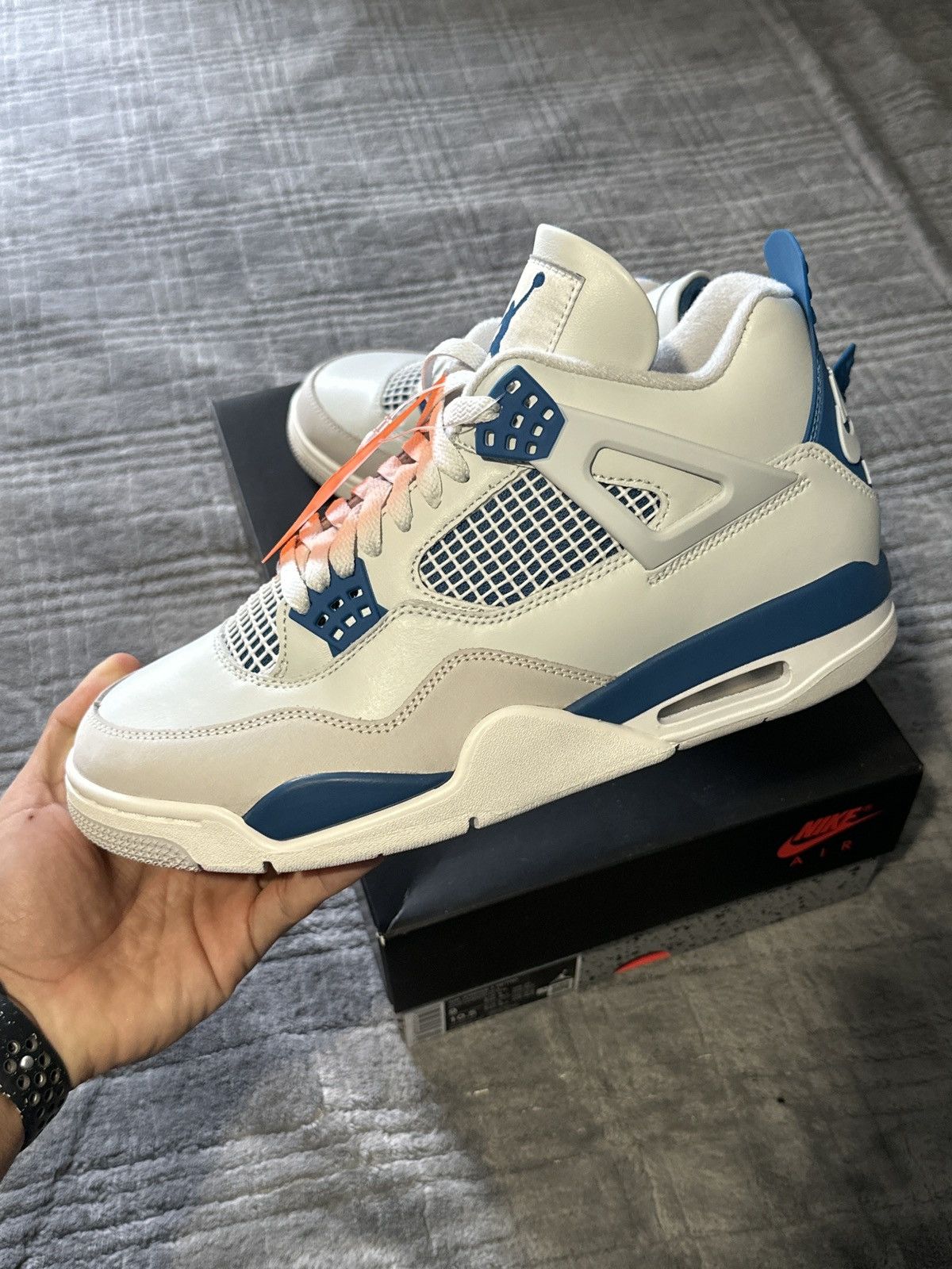 Jordan 4 - Military Blue