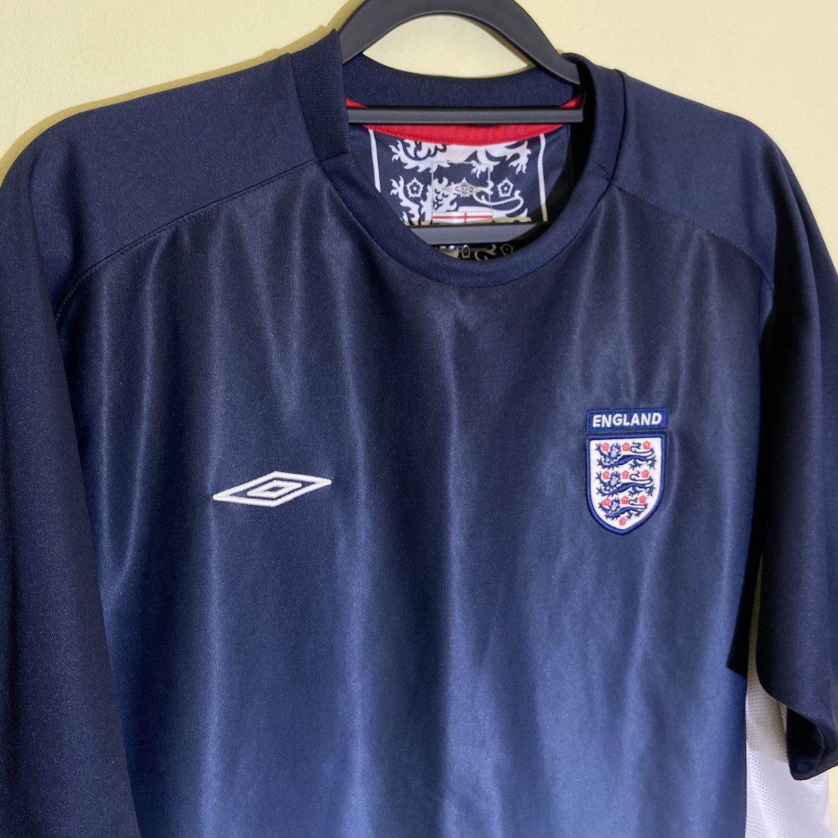 Umbro Umbro England Jersey 2000s Navy Gradient – Size L Size US L / EU 52-54 / 3 - 2 Thumbnail