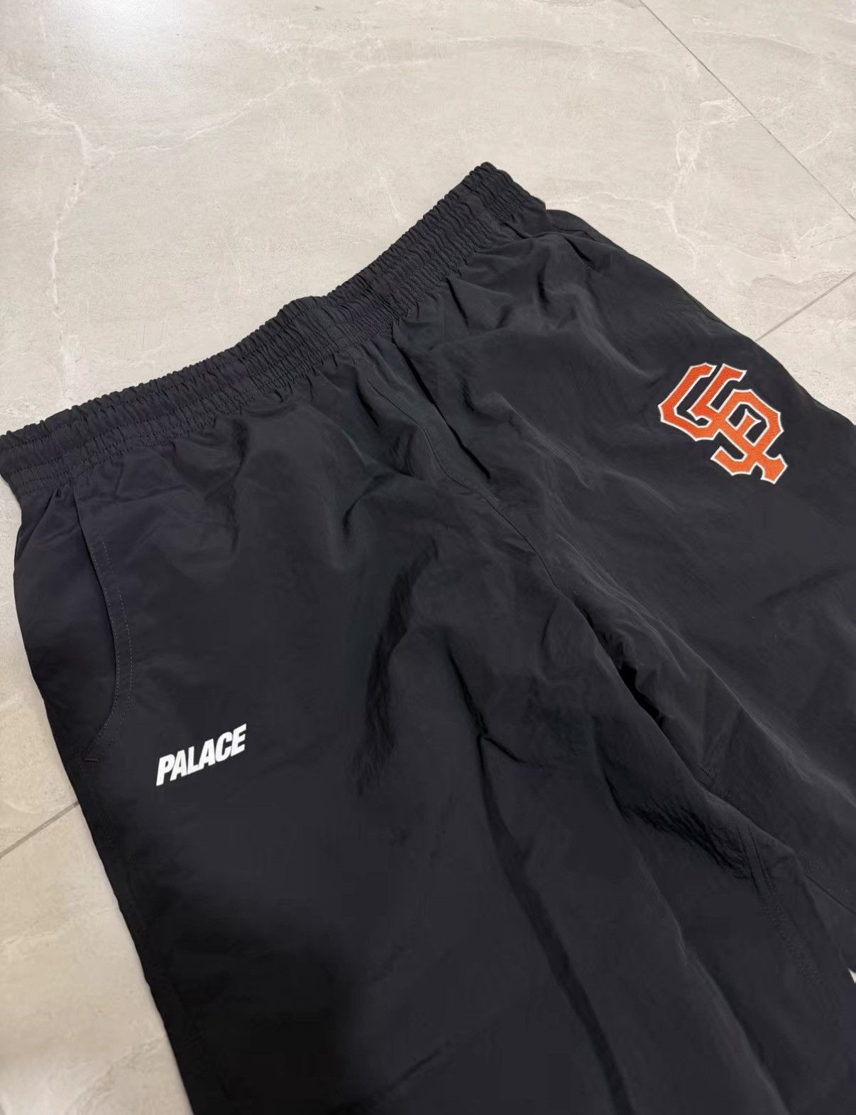 Palace PALACE × San Francisco Giants SS26 Logo Print Pants J34 Size US 34 / EU 50 - 2 Thumbnail