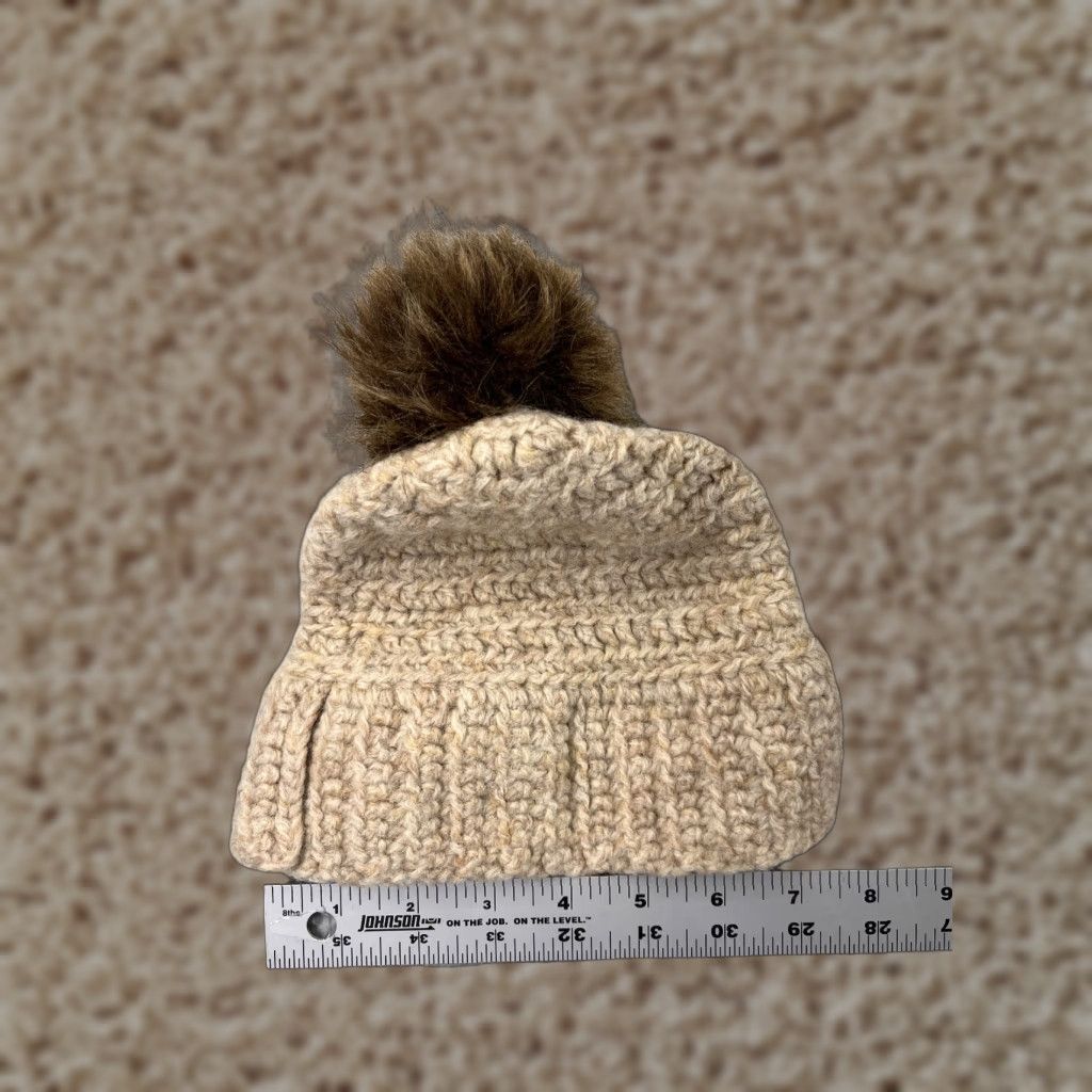 Vintage Beanie Womens One Size Ivory Knit Crochet Faux Fur Pom Acrylic Blend Hat Size ONE SIZE - 1 Thumbnail