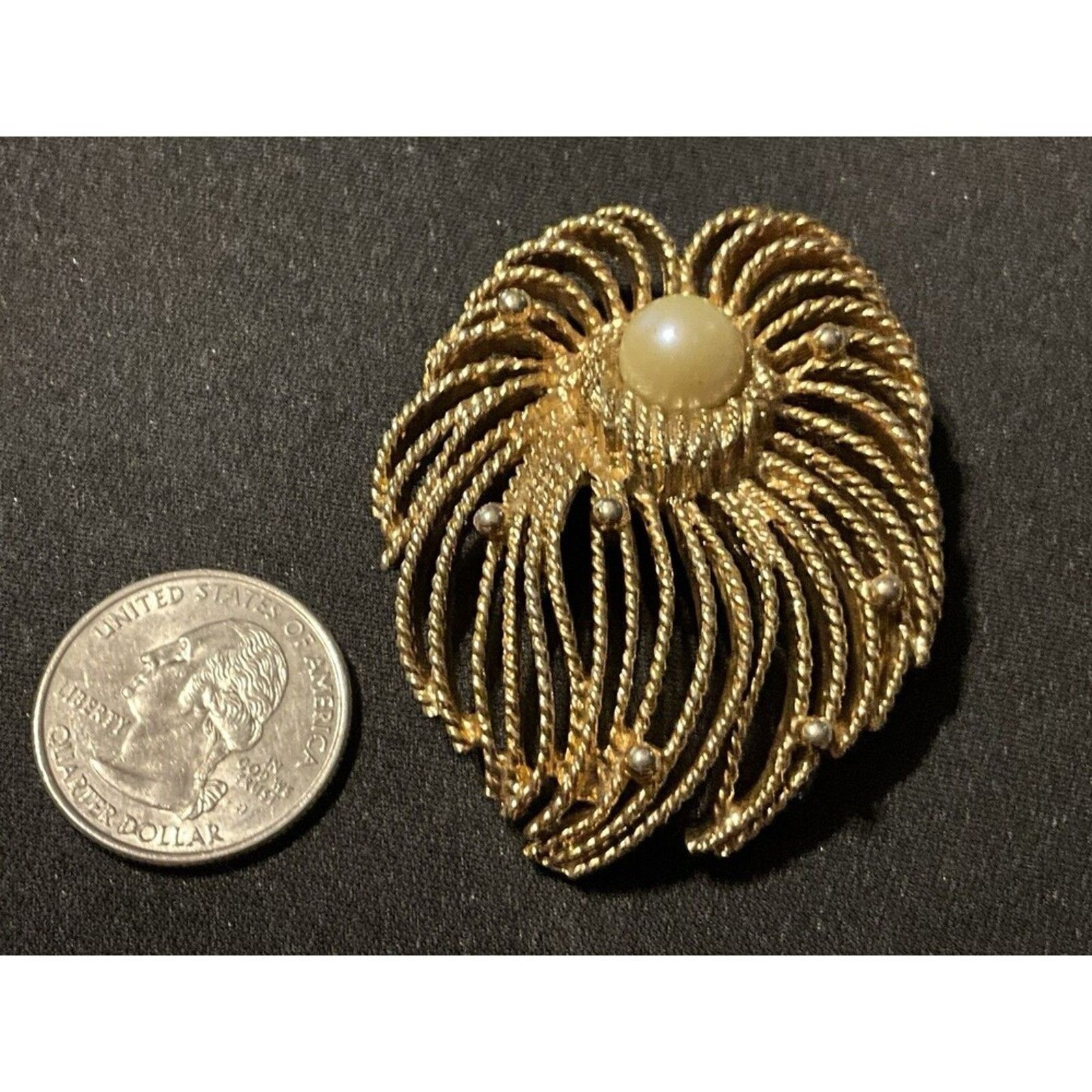 Other Caroline Edmonds Waterfall Gold Tone Faux Pearl Brooch Size ONE SIZE - 3 Thumbnail