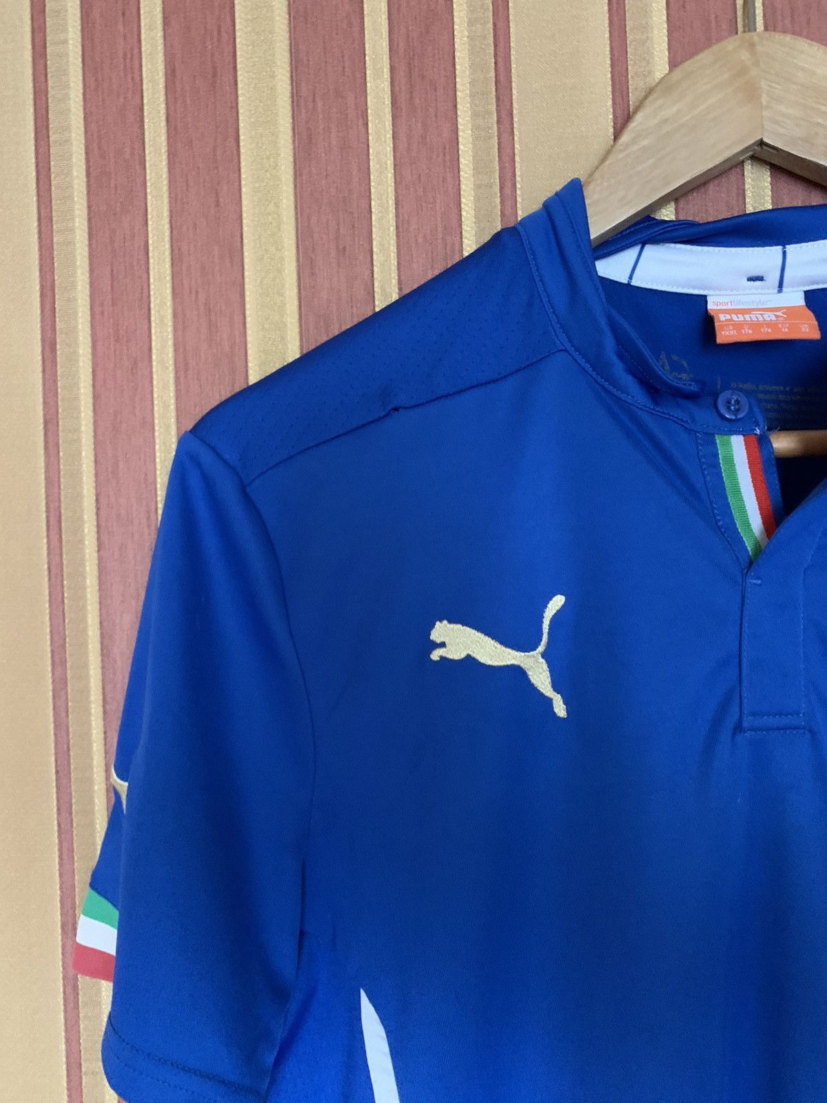 Puma ITALY NATIONAL TEAM 2014/2015/2016 HOME FOOTBALL SHIRT PUMA Size US M / EU 48-50 / 2 - 6 Thumbnail