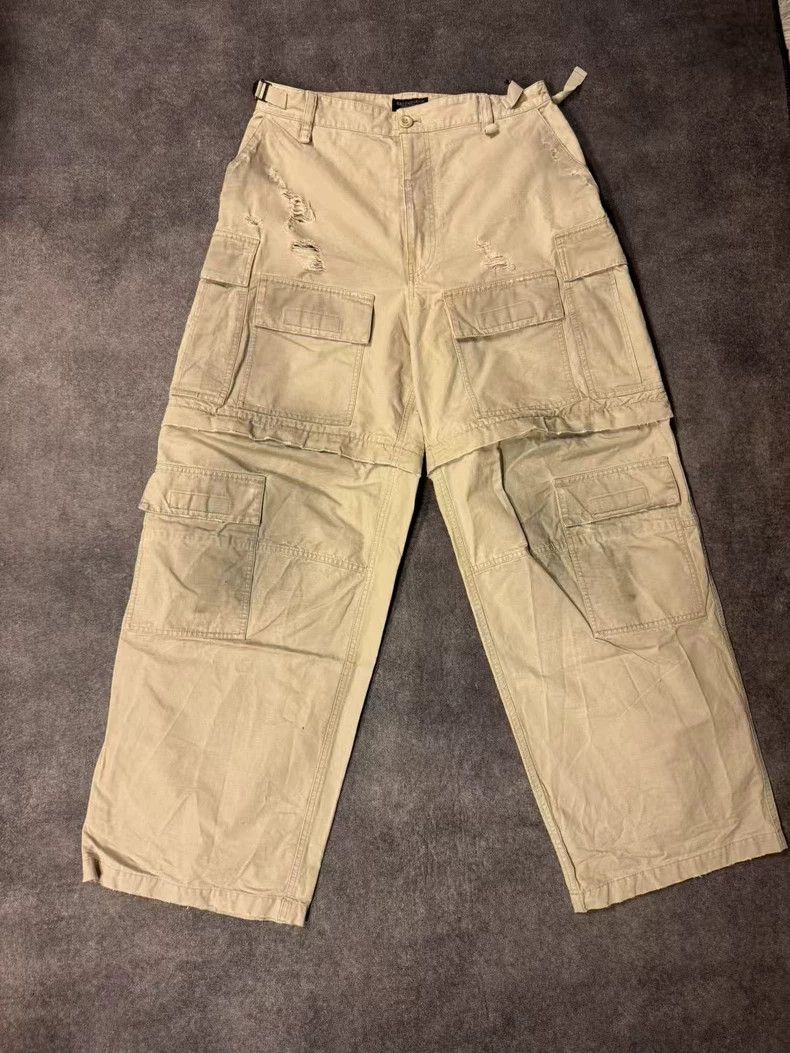 Balenciaga Balenciaga size 46 Beige, multi-pocket, worn-out and damag Size US 30 / EU 46 - 1 Thumbnail