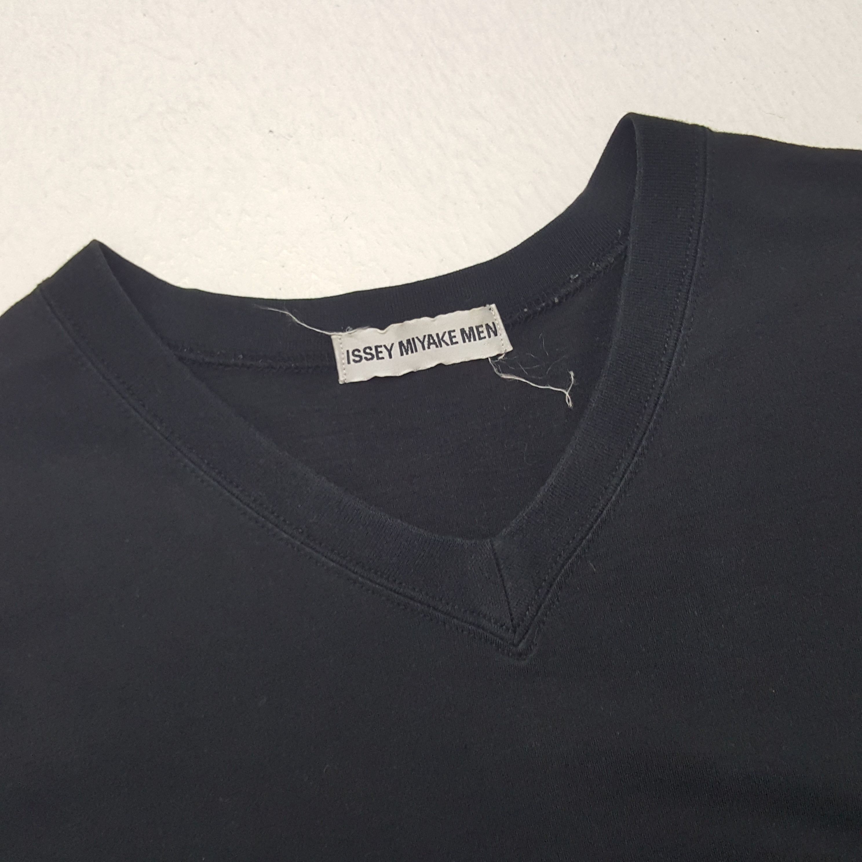 Issey Miyake × Japanese Brand × Vintage Vintage Issey Miyake Japanese Designer V Neck Tshirt Size US M / EU 48-50 / 2 - 3 Thumbnail