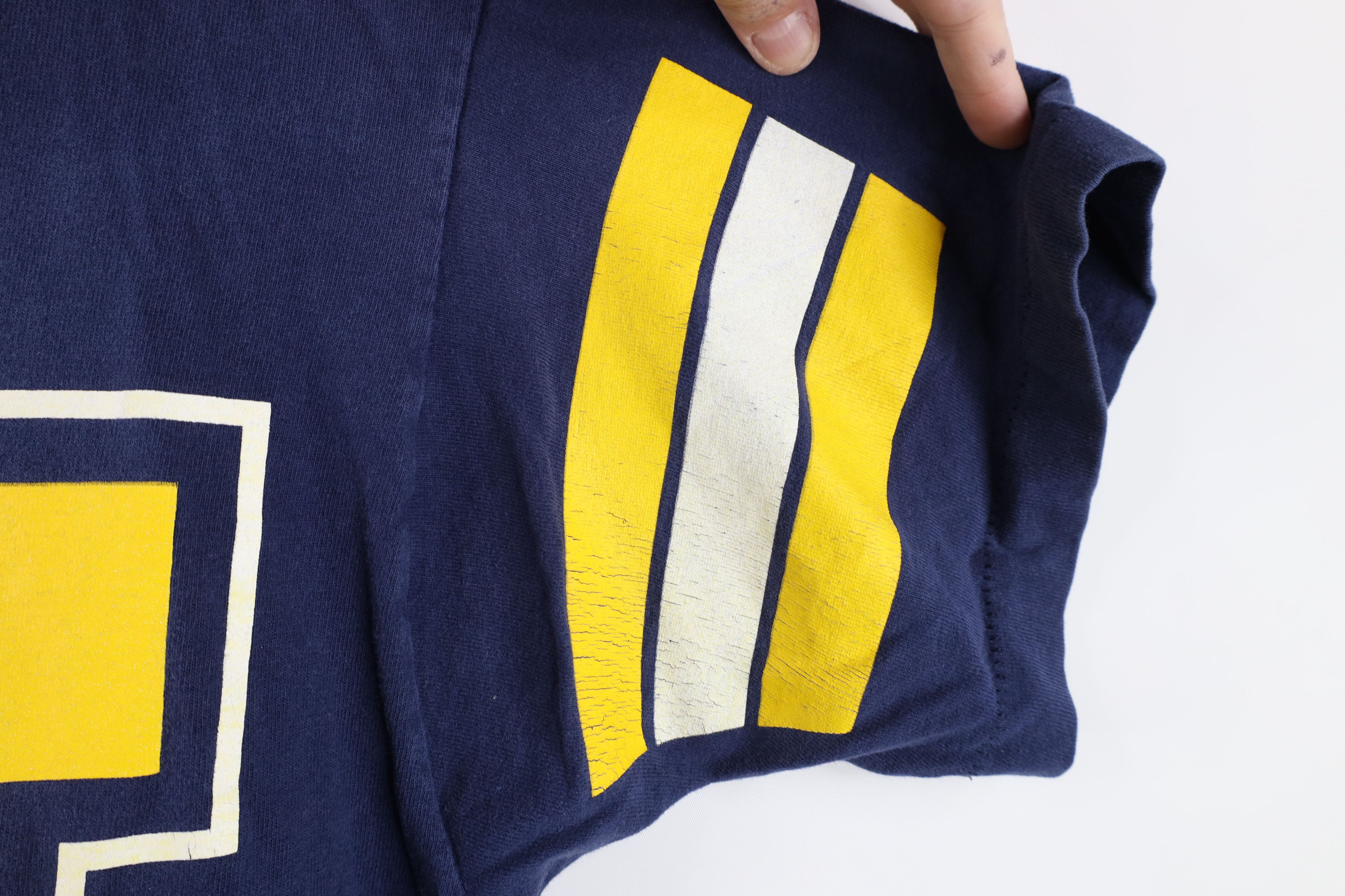 Vintage Vintage 90s University of Michigan All Over Print T-Shirt Size US L / EU 52-54 / 3 - 11 Thumbnail