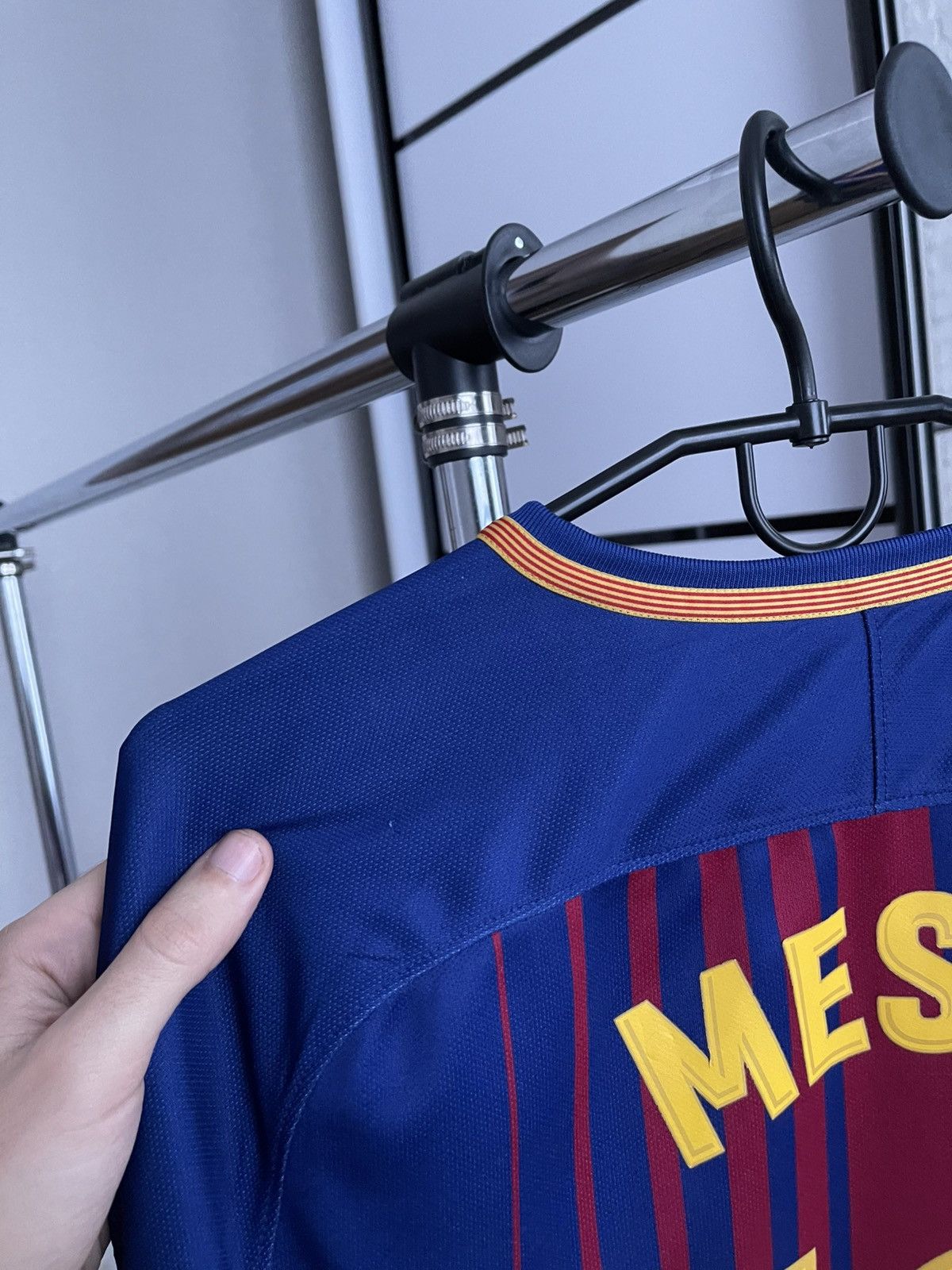 Nike 2017/2018 Nike FC Barcelona Messi Soccer Jersey T-Shirt Size US M / EU 48-50 / 2 - 22 Thumbnail