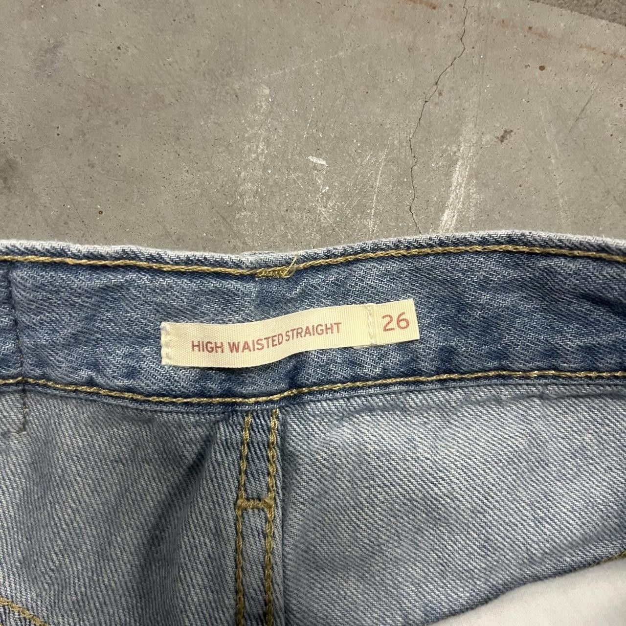 Vintage Vintage Y2K/2000s Baggy Levis High Waisted Baggy Fit Light wash Denim Jeans! Size US 26 / EU 42 - 6 Thumbnail