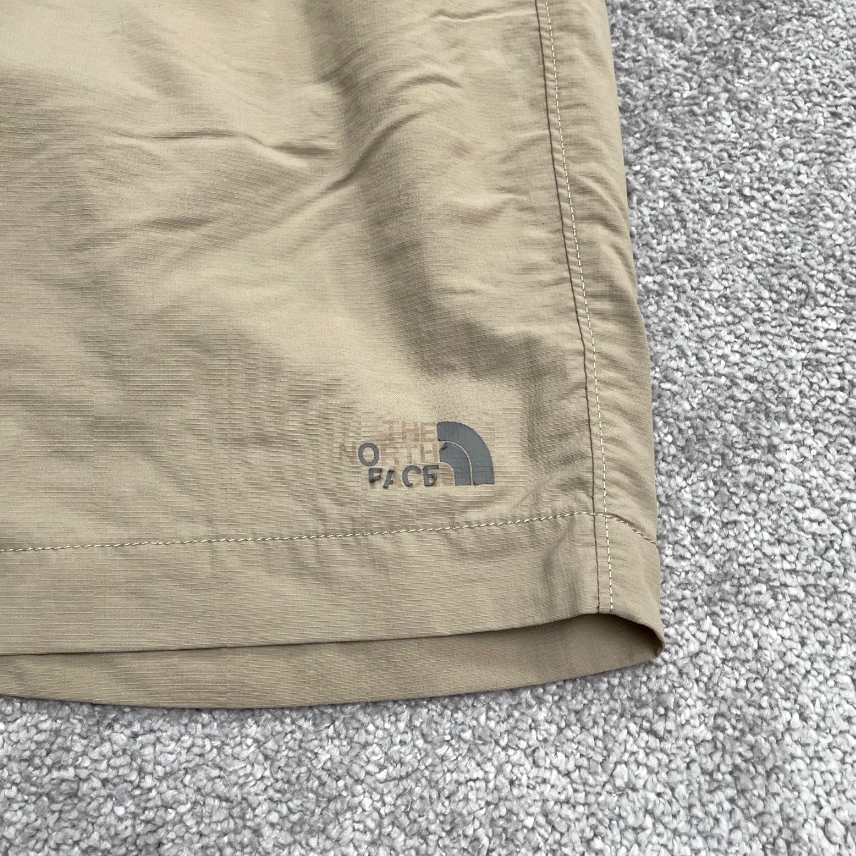 The North Face VINTAGE The North Face Mens Shorts Casual Travel 32 Khaki Nylon Outdoor Breathable Size US 32 / EU 48 - 6 Thumbnail