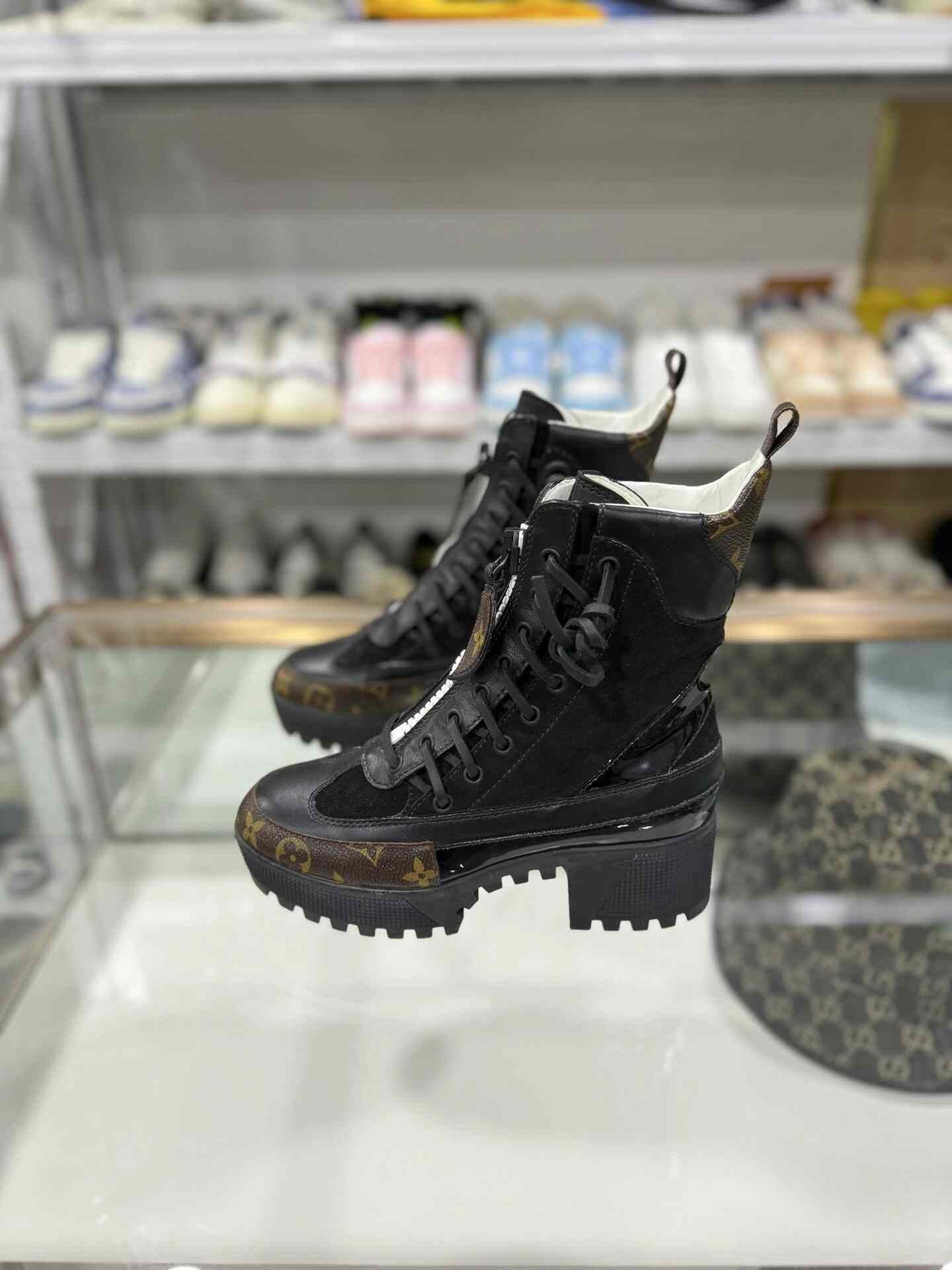 Louis Vuitton Louis Vuitton Monogram Zip Ankle Boots Size US 5 / IT 35 - 1 Thumbnail