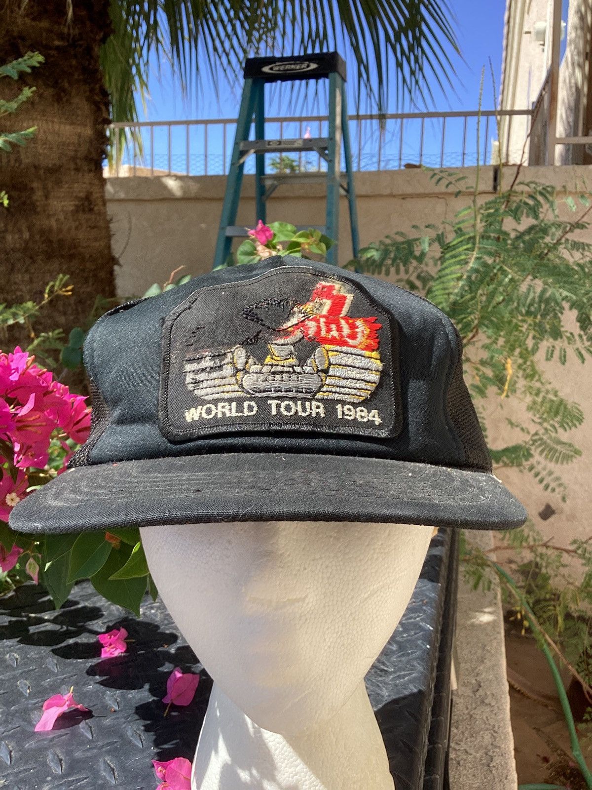 KISS Vtg ‘84 lick it up kiss world tour Korean made snapback hat Size ONE SIZE - 1 Thumbnail