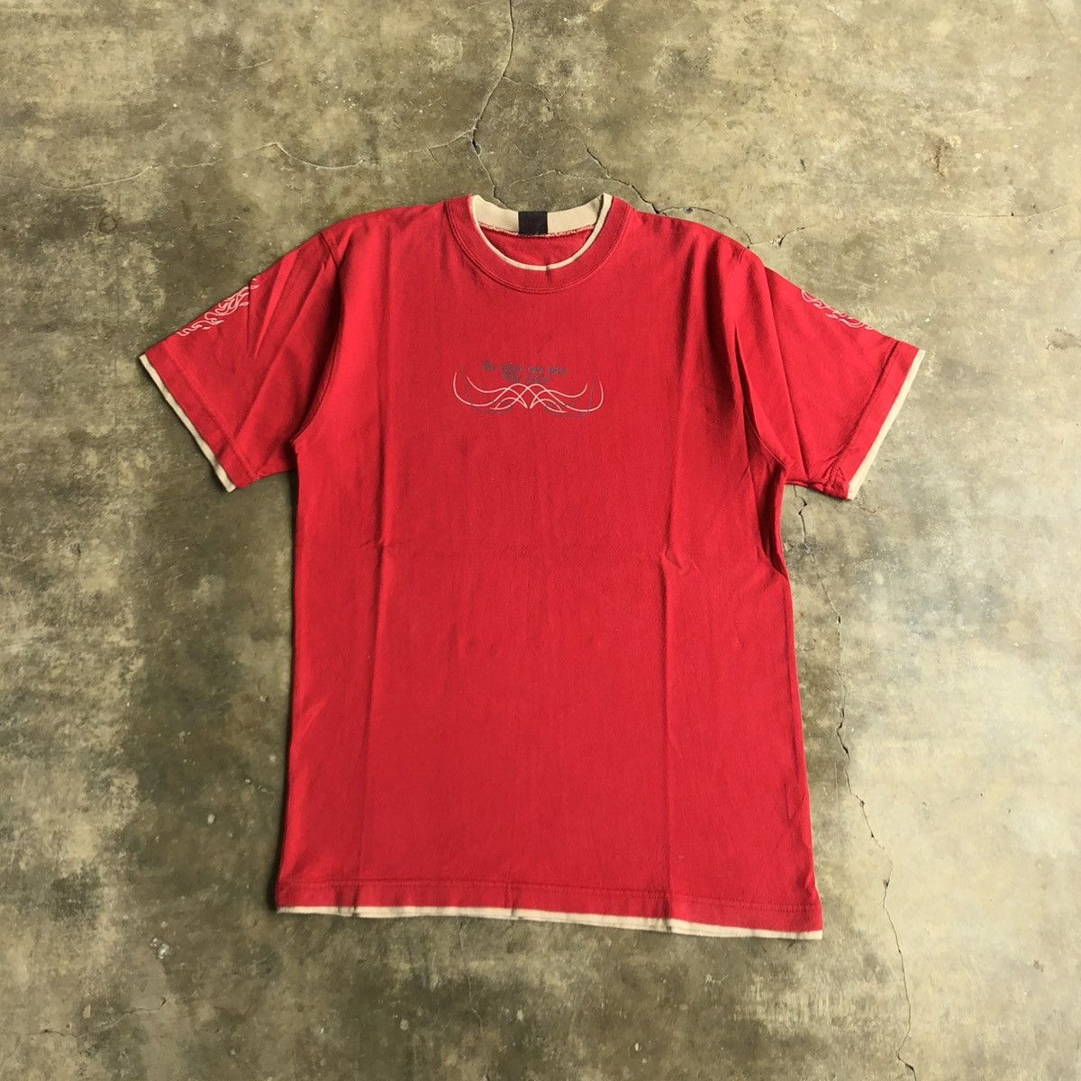 20471120 2000s Blebo Tribal Grunge Punk Style T-shirt Red Size US M / EU 48-50 / 2 - 4 Thumbnail