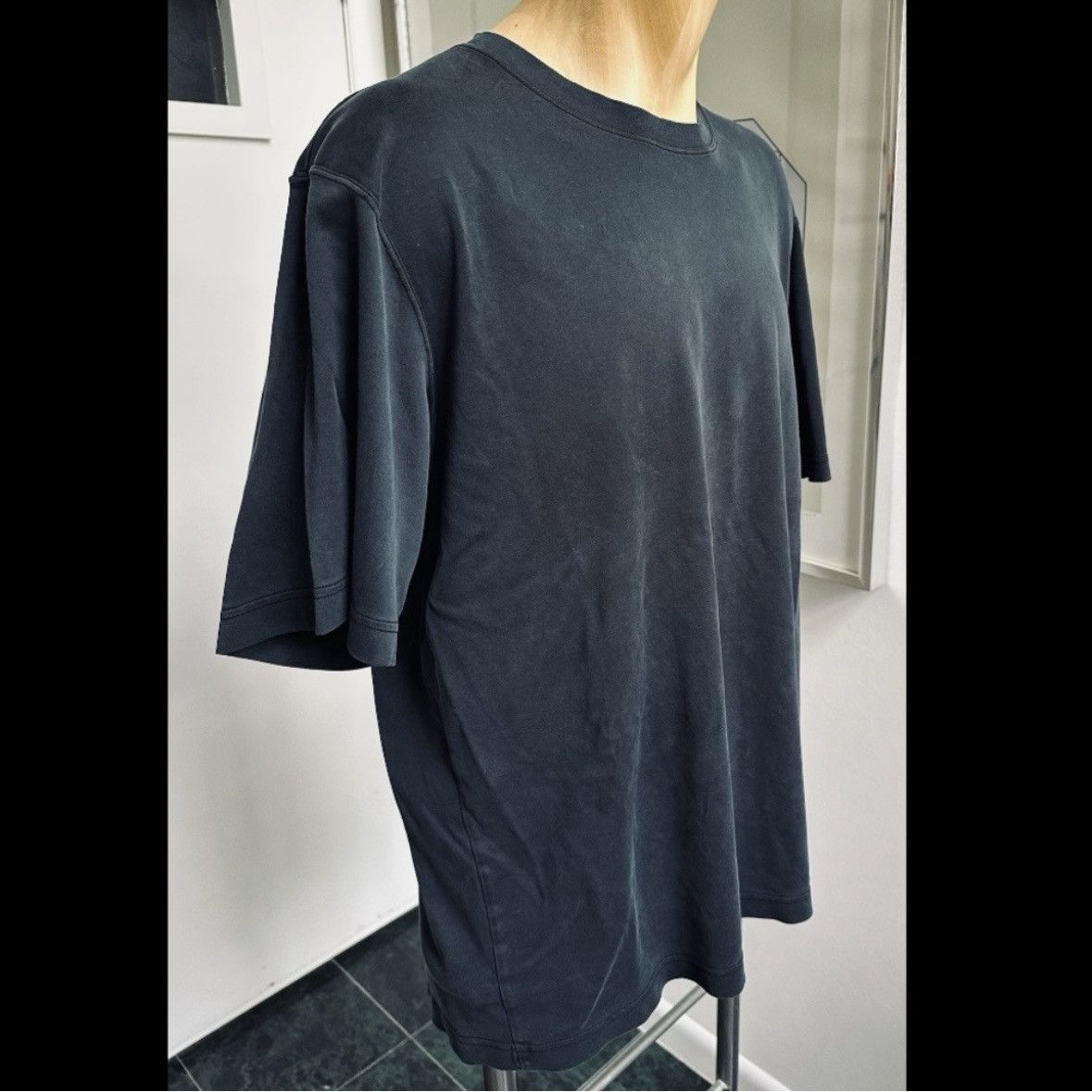 Saks Fifth Avenue VINTAGE 1990s SAKS FIFTH AVENUE SATIN FINISH TSHIRT JAPAN XL Size US XL / EU 56 / 4 - 3 Thumbnail