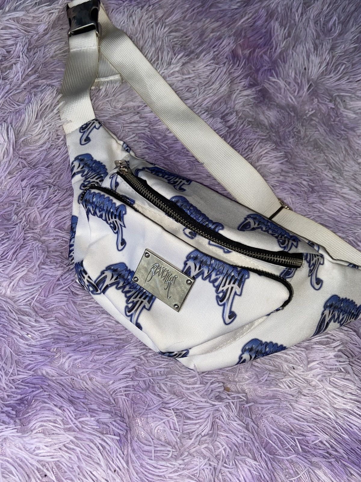 Revenge Revenge white Metallica sling bag Size ONE SIZE - 2 Thumbnail