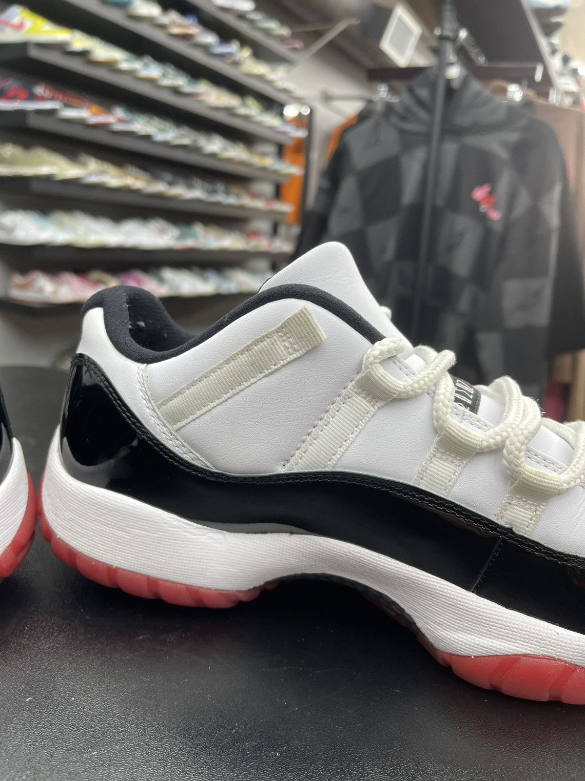 Jordan Brand Size 10.5 - Jordan 11 Concord Bred Low Size US 10.5 / EU 43-44 - 7 Thumbnail